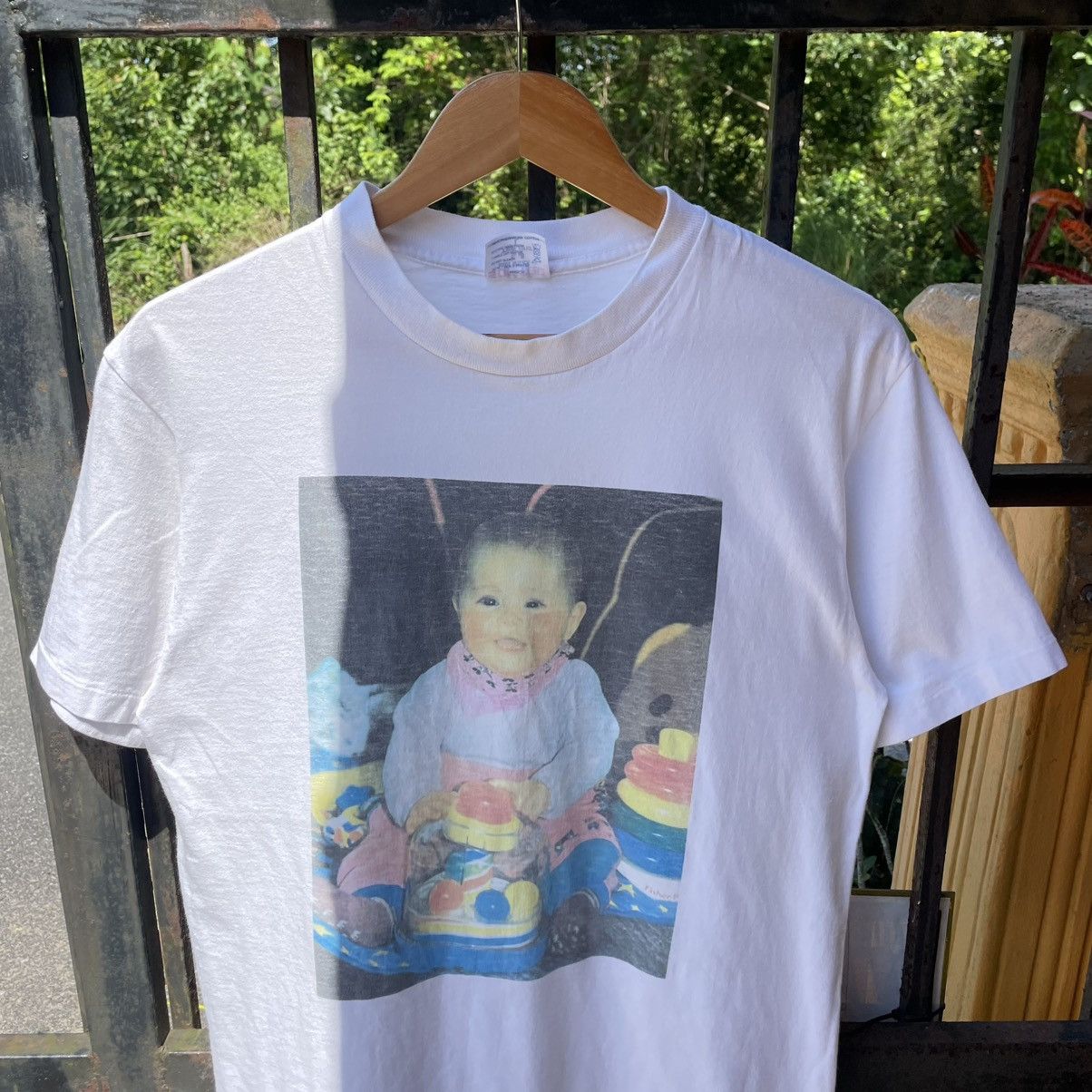 Hanes × Vintage 🔥Vintage 90s Tee Jay Retro Potrait Of Baby Photo Print Tee Size US M / EU 48-50 / 2 - 3 Thumbnail