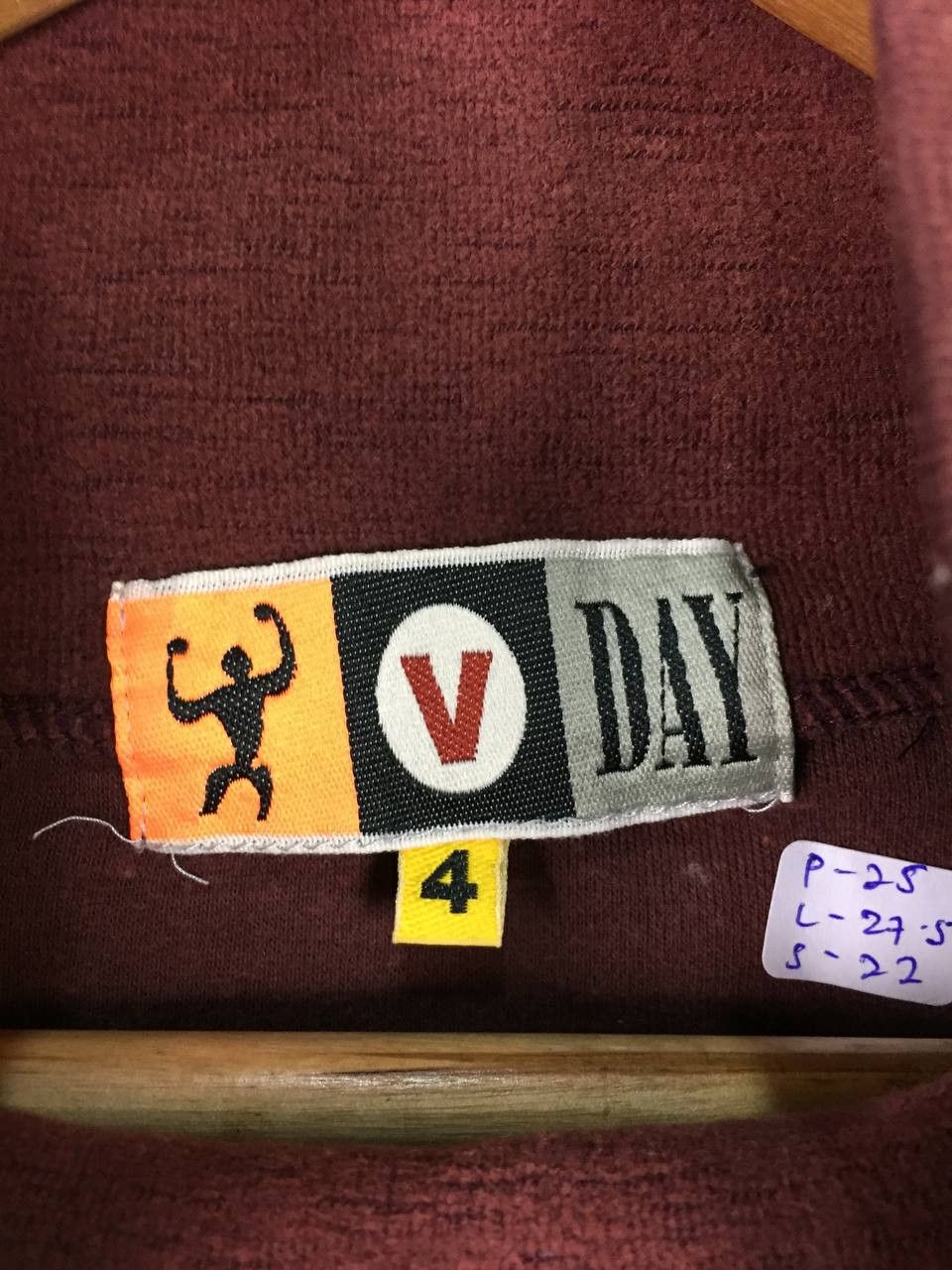 Japanese Brand Vtg V DAY Japanese Brand Turtle Neck Long Sleeve Tee Size US XL / EU 56 / 4 - 7 Thumbnail