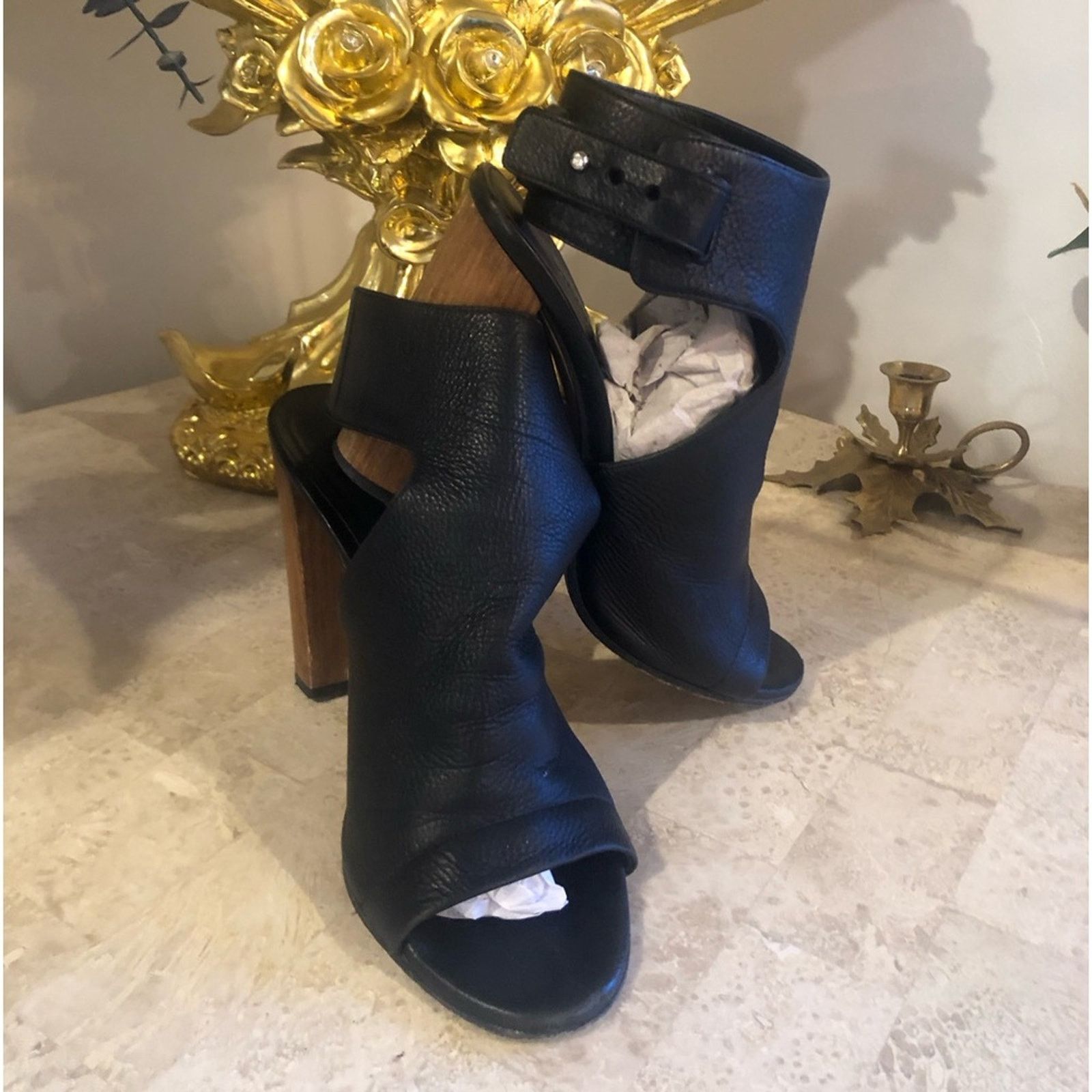 Vince Vince. Open heal leather strap thick heel Size US 7.5 / IT 37.5 - 10 Thumbnail