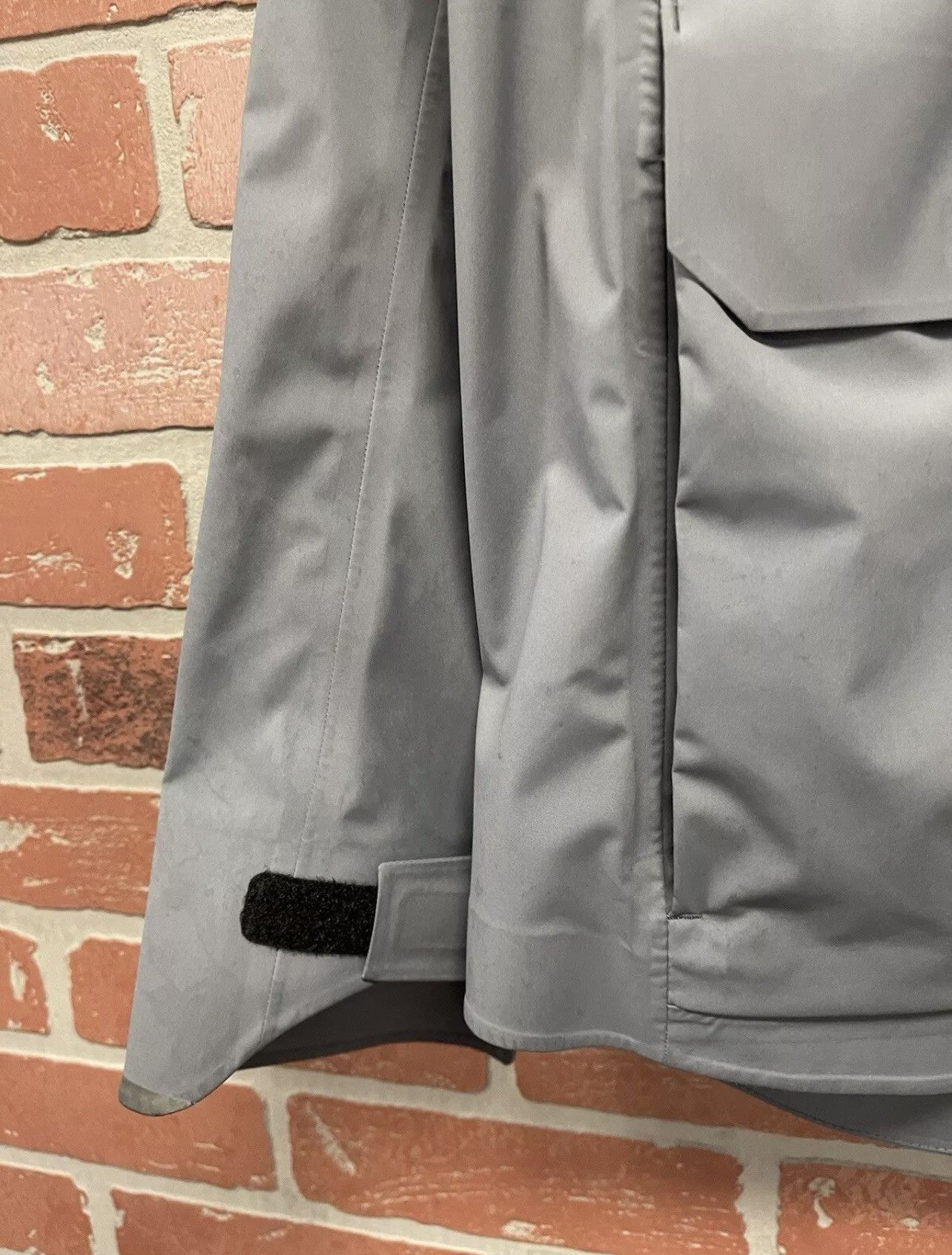 Canada Goose Size L - Canada Goose Reflective Mens Lightweight Jacket Size US L / EU 52-54 / 3 - 13 Thumbnail
