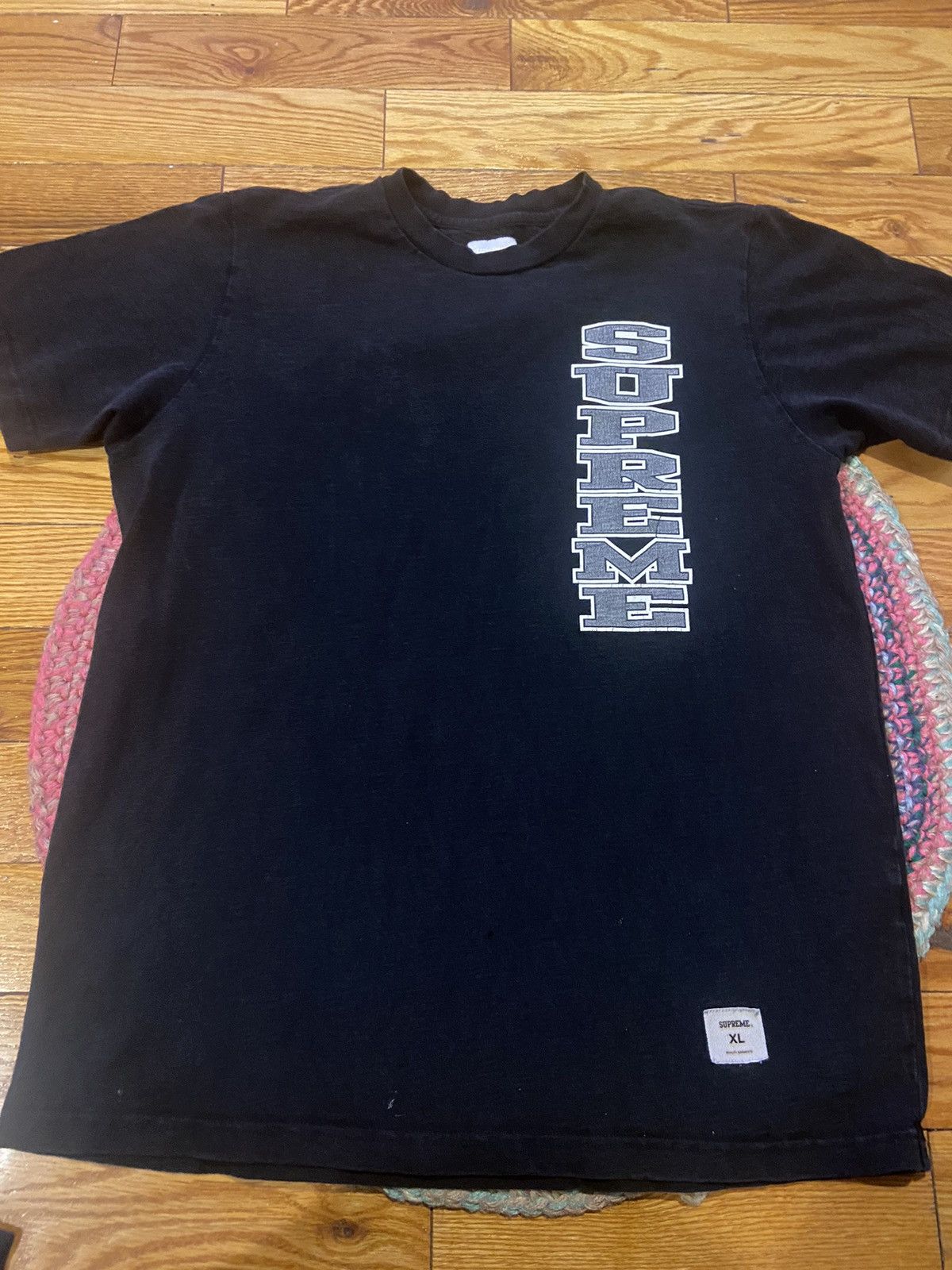 Supreme vertical logo tee online