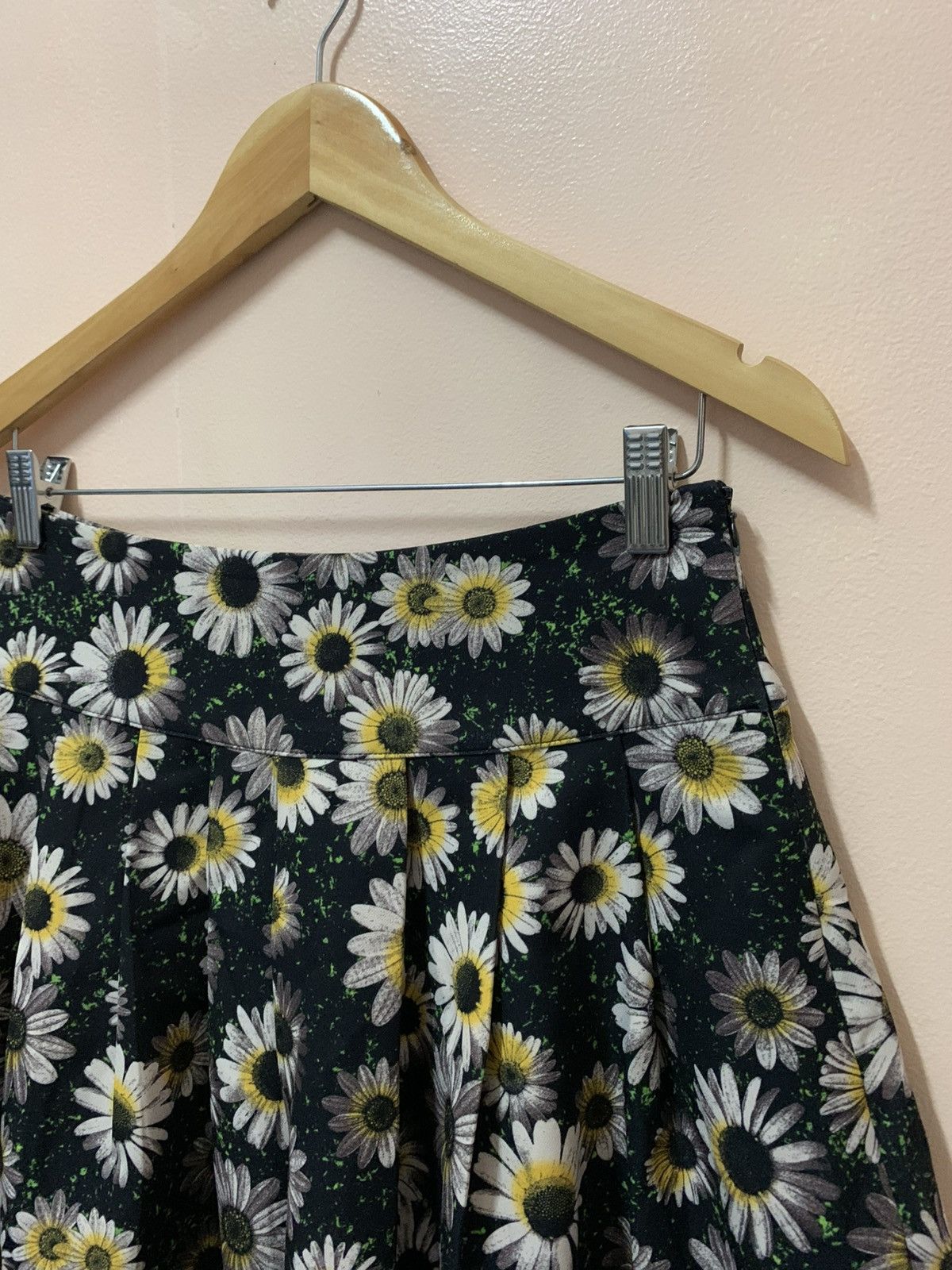 Moschino Moschino Cheap & Chic - S/S’10 - Daisy Flower Mini Skirt Size 28" / US 6 / IT 42 - 5 Thumbnail