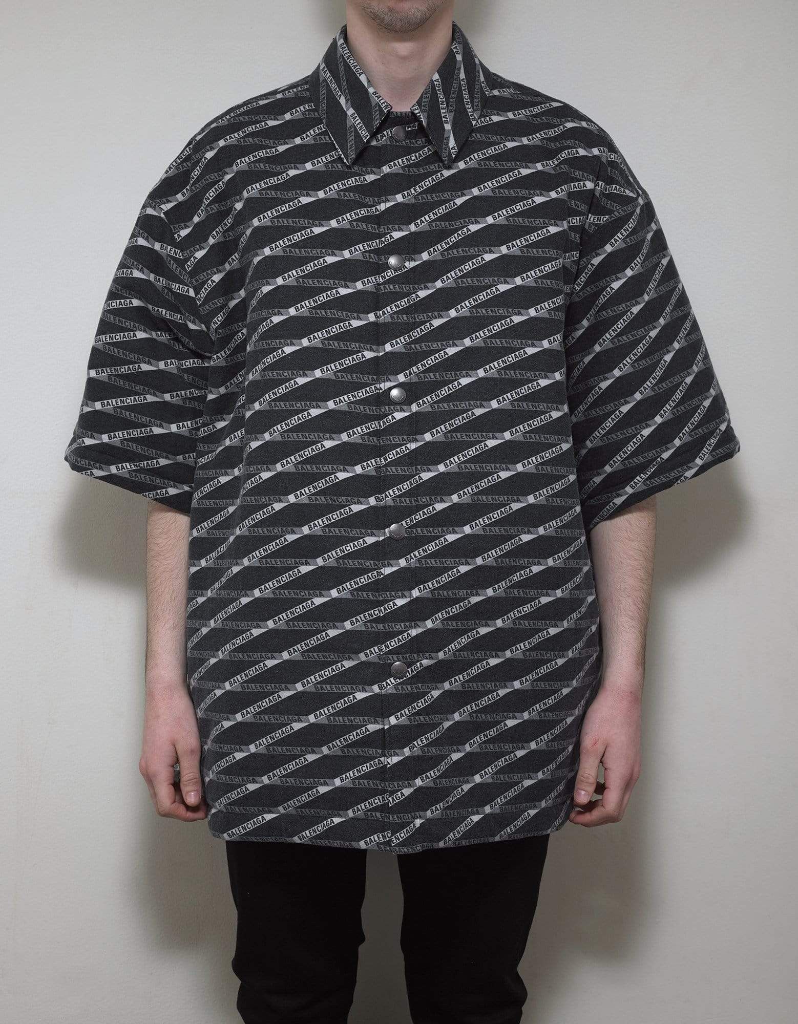 Balenciaga Balenciaga All-Over Logo Print Padded Shirt - SS19 SIZE 48 Size US M / EU 48-50 / 2 - 3 Thumbnail