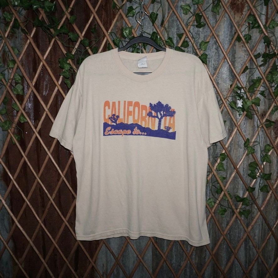 Gildan XL - Vintage Y2K escape to California tree vacation t-shirt Size US XL / EU 56 / 4 - 1 Thumbnail