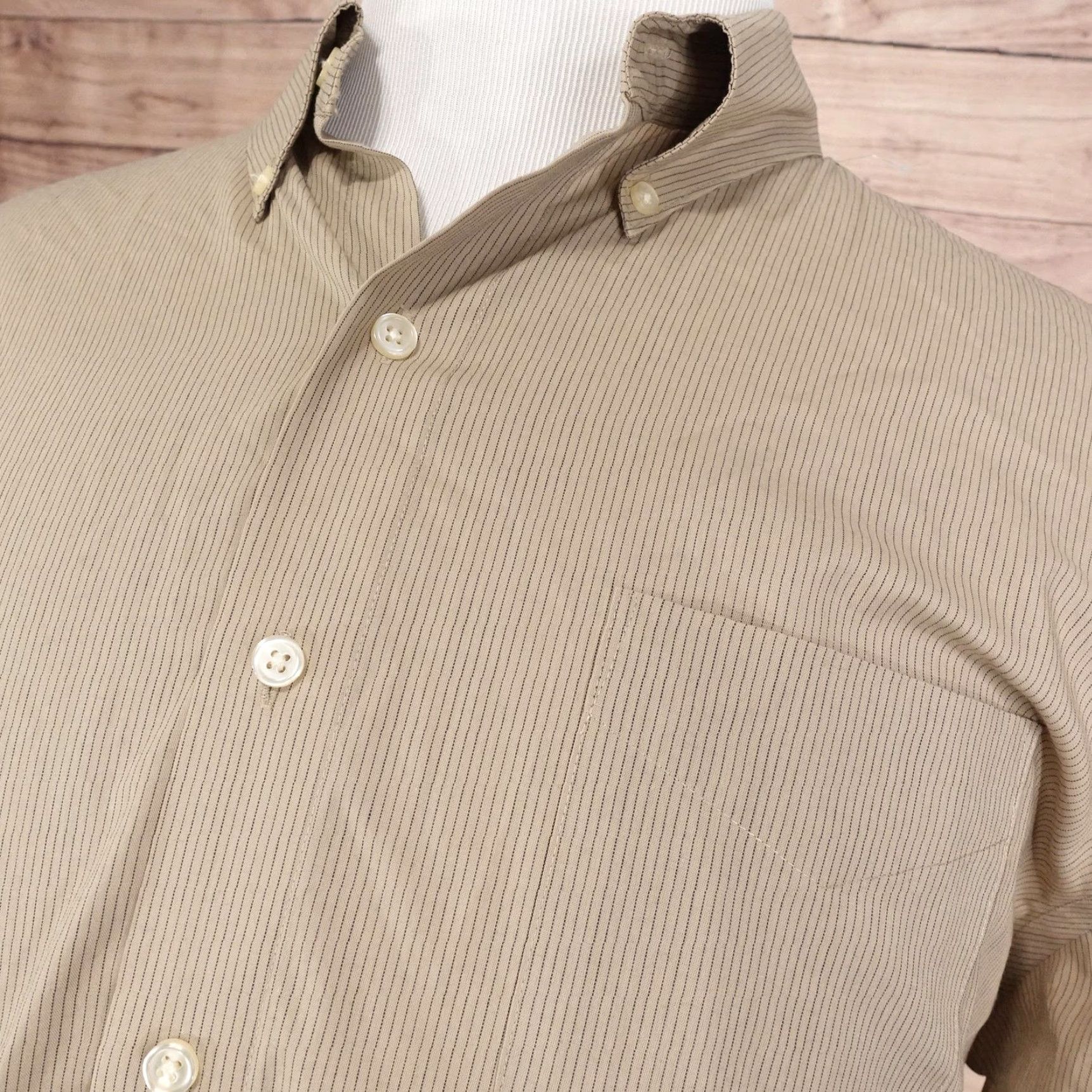 Van Heusen Van Heusen Shirt Mens XL Tan Wrinkle Free Button Down Long Sleeve Classic Pocket Size US XL / EU 56 / 4 - 2 Thumbnail