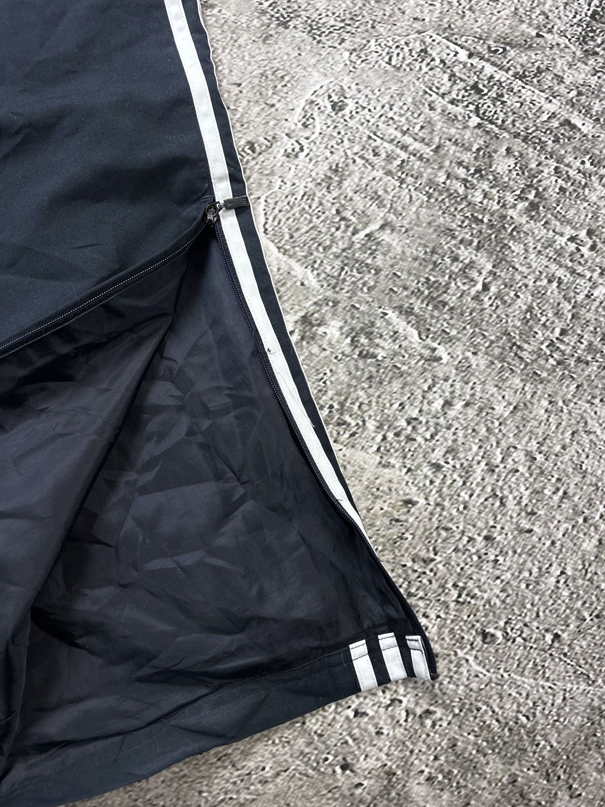 Adidas × Vintage Adidas vintage navy track pants small logo 2000s drill Y2K Size US 32 / EU 48 - 5 Thumbnail