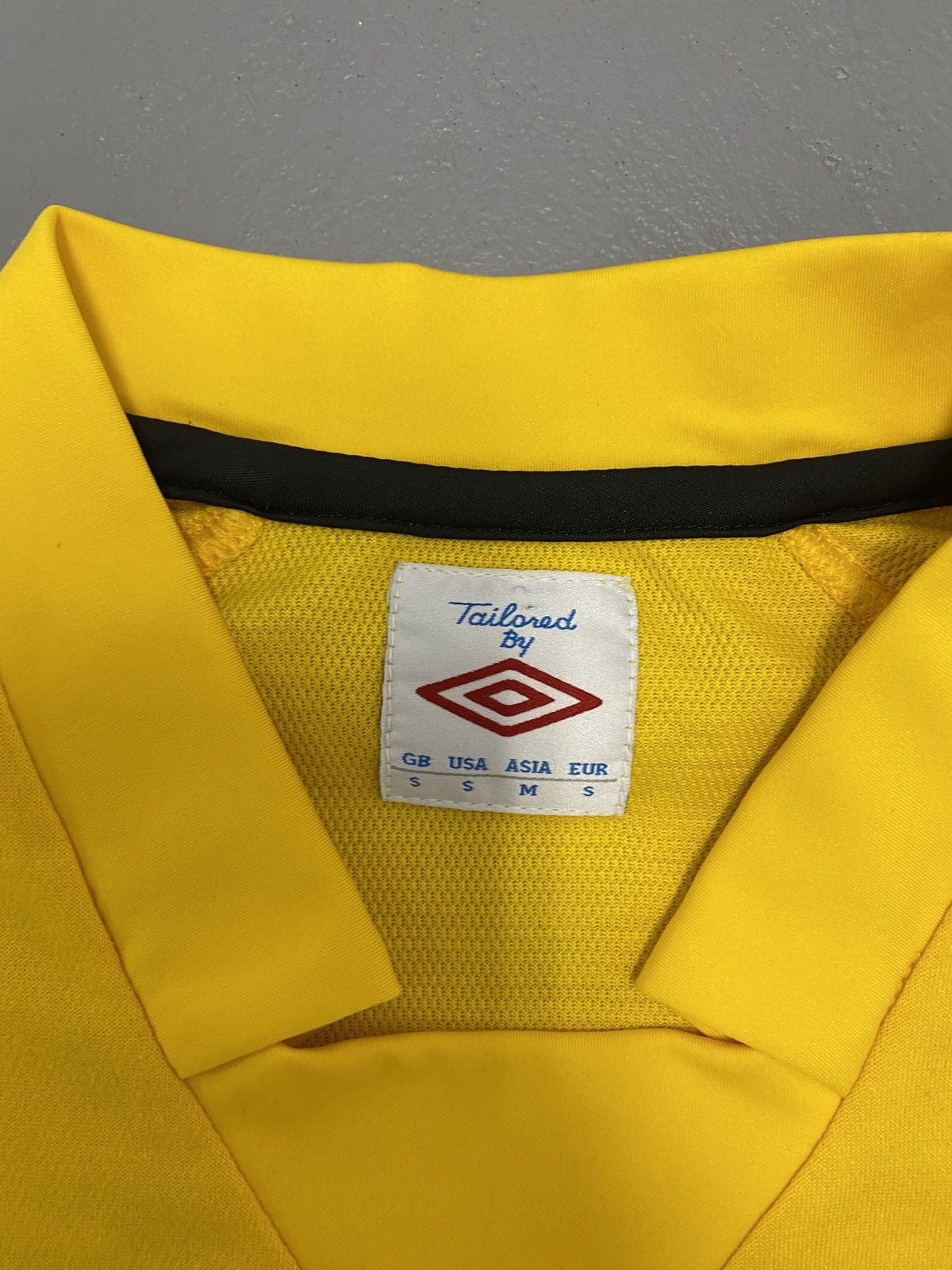 Umbro Umbro yellow soccer jersey Size US M / EU 48-50 / 2 - 5 Thumbnail