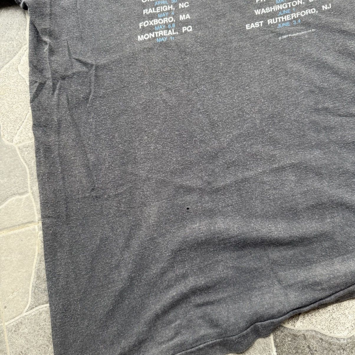 Band Tees Vintage pink floyd 1987 Size US L / EU 52-54 / 3 - 7 Thumbnail