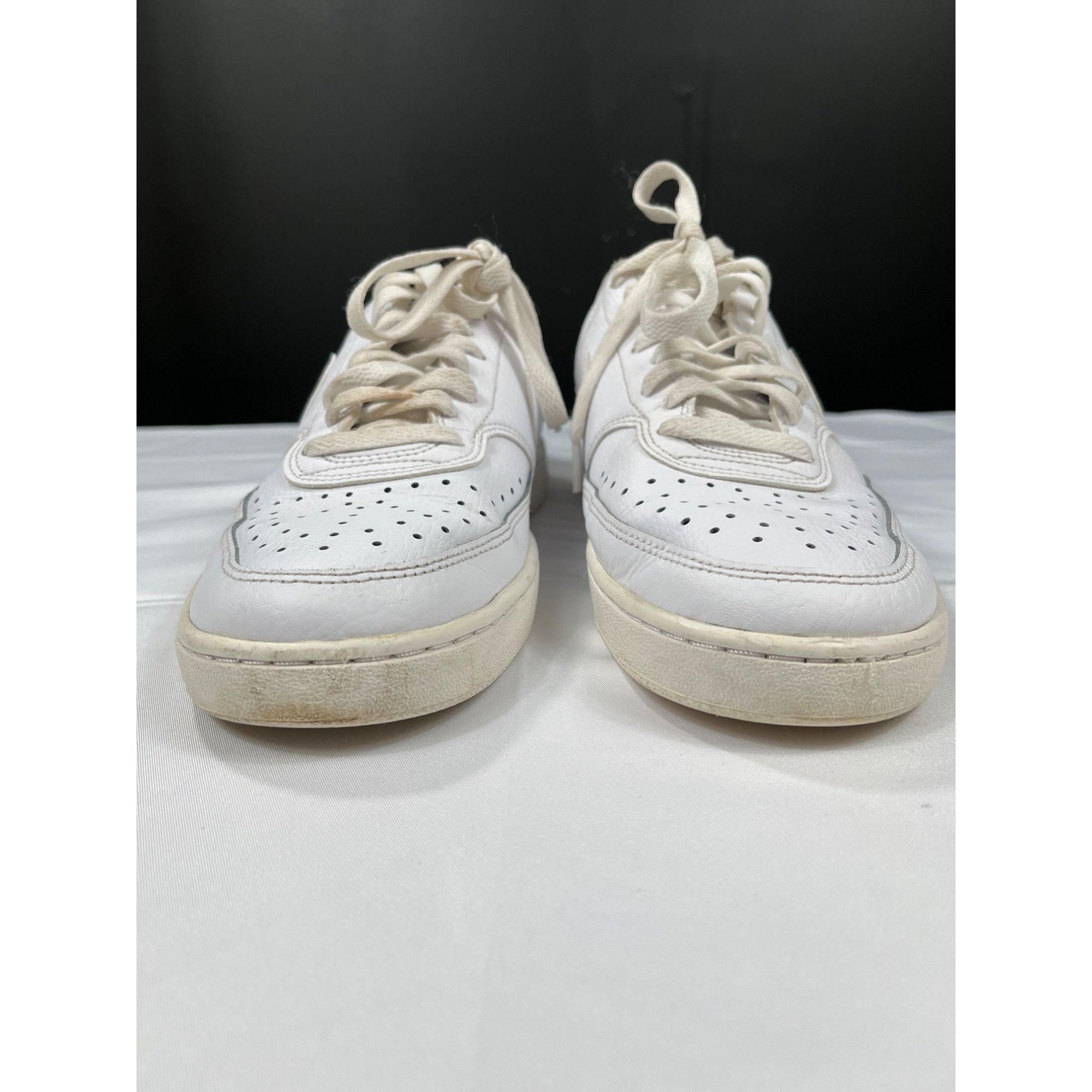 Nike Nike Mens White Leather Athletic Sneakers Size 9 SKU 7357 Size US 9 / EU 42 - 5 Thumbnail