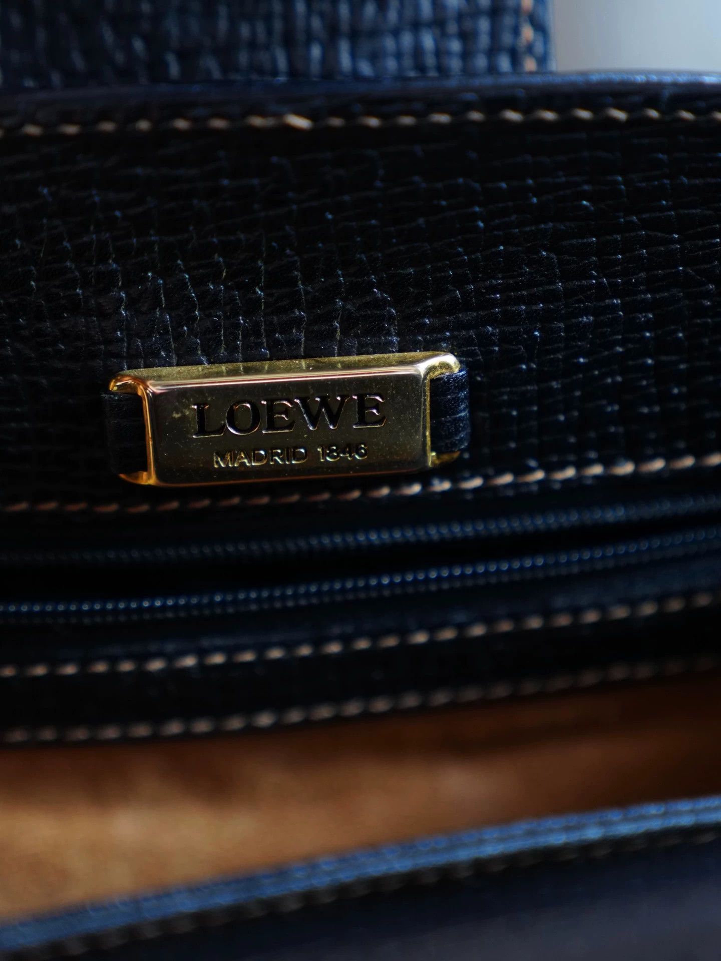 Loewe LOEWE Vintage Black & Gold Button Crossbody Bag Size ONE SIZE - 7 Thumbnail
