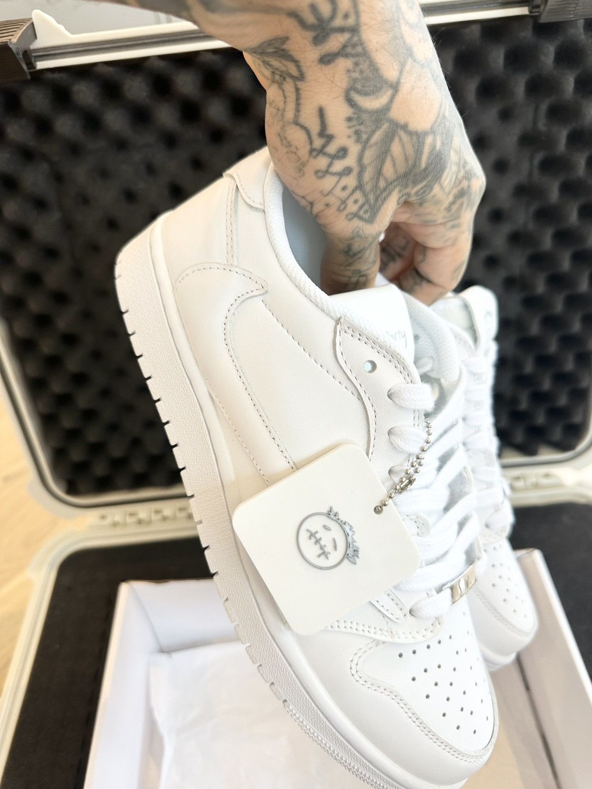 Jordan Brand × Travis Scott Nike TRAVIS SCOTT MICHAEL RUBIN JULY 4 invite & George Condo Size US 8.5 / EU 41-42 - 12 Thumbnail