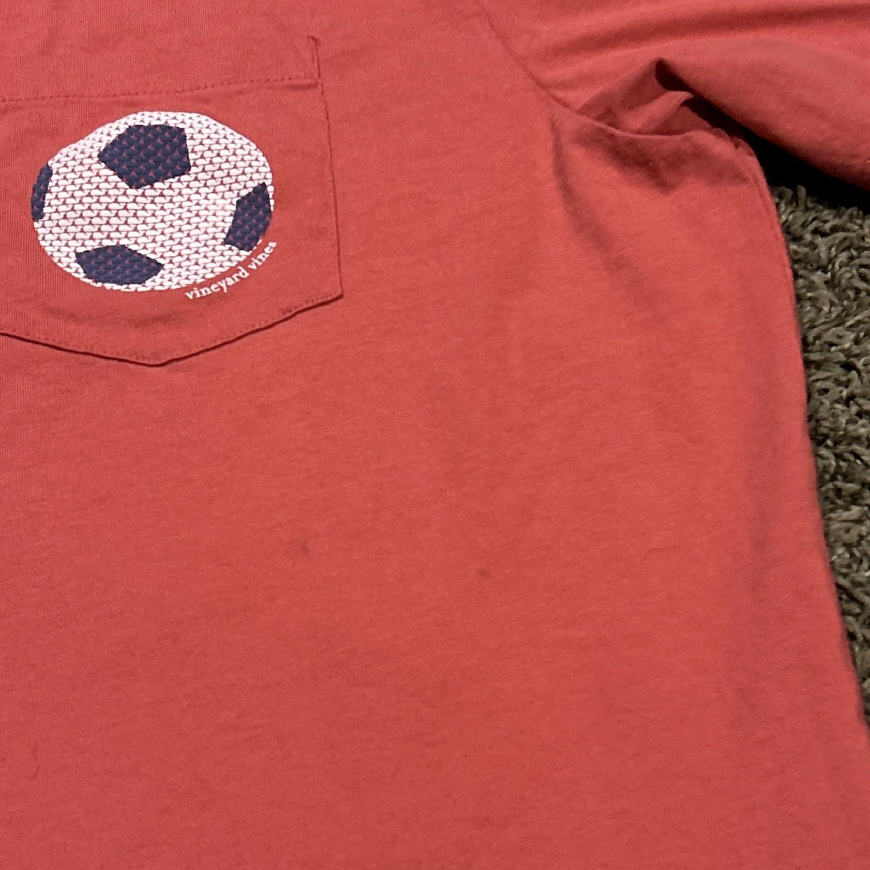 Vineyard Vines Vineyard Vines Men’s Coral T-Shirt Crew Neck Short Sleeve Size L Cotton Pockets Logo Graphic Print Size US L / EU 52-54 / 3 - 2 Thumbnail
