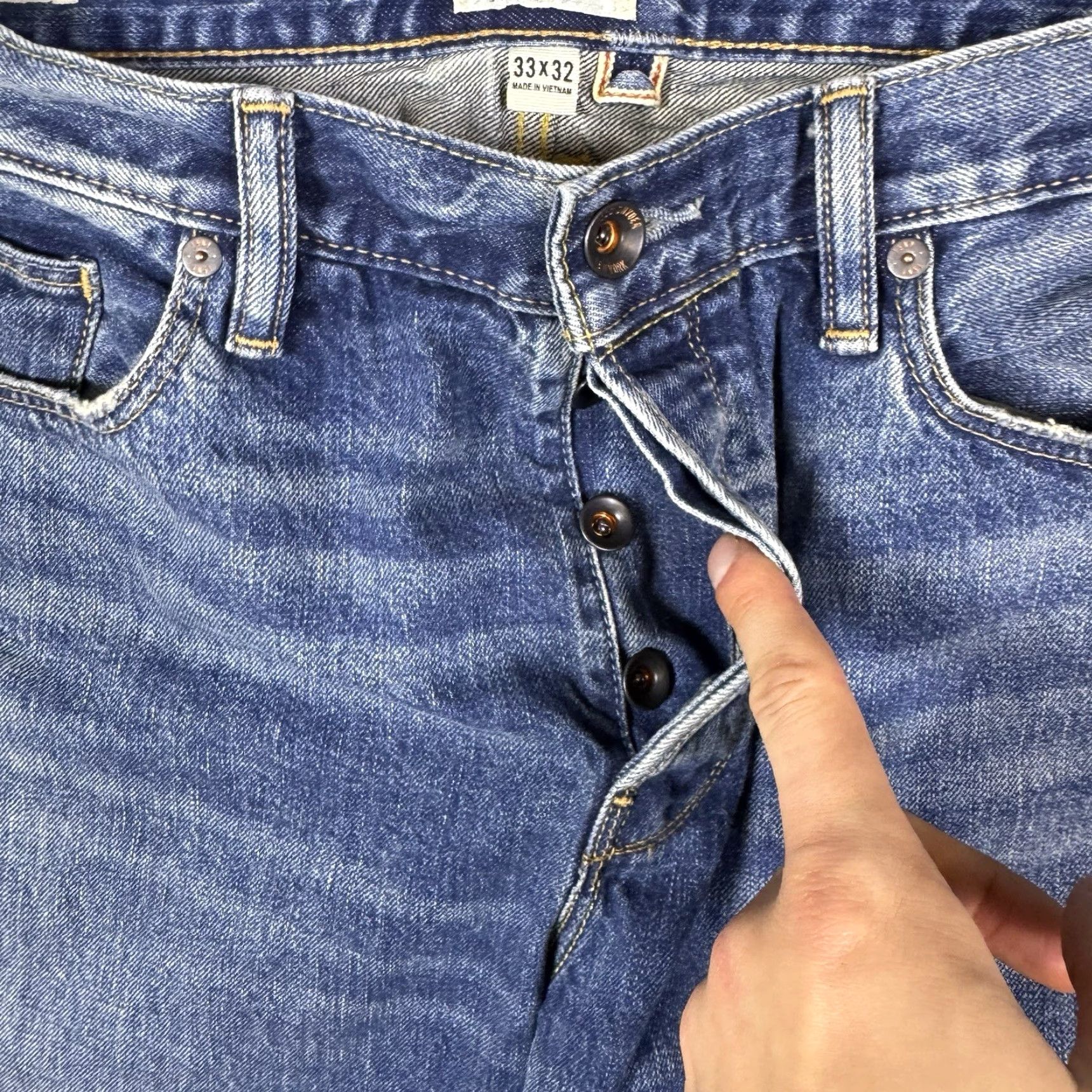 Todd Snyder Todd Snyder Jeans Men’s 33x32 Button Fly Selvedge Denim Blue 12.5oz Distressed Slim Straight 5-Pocket Regular Rise Mens Regular Fit Vintage Style Size US 33 - 7 Thumbnail