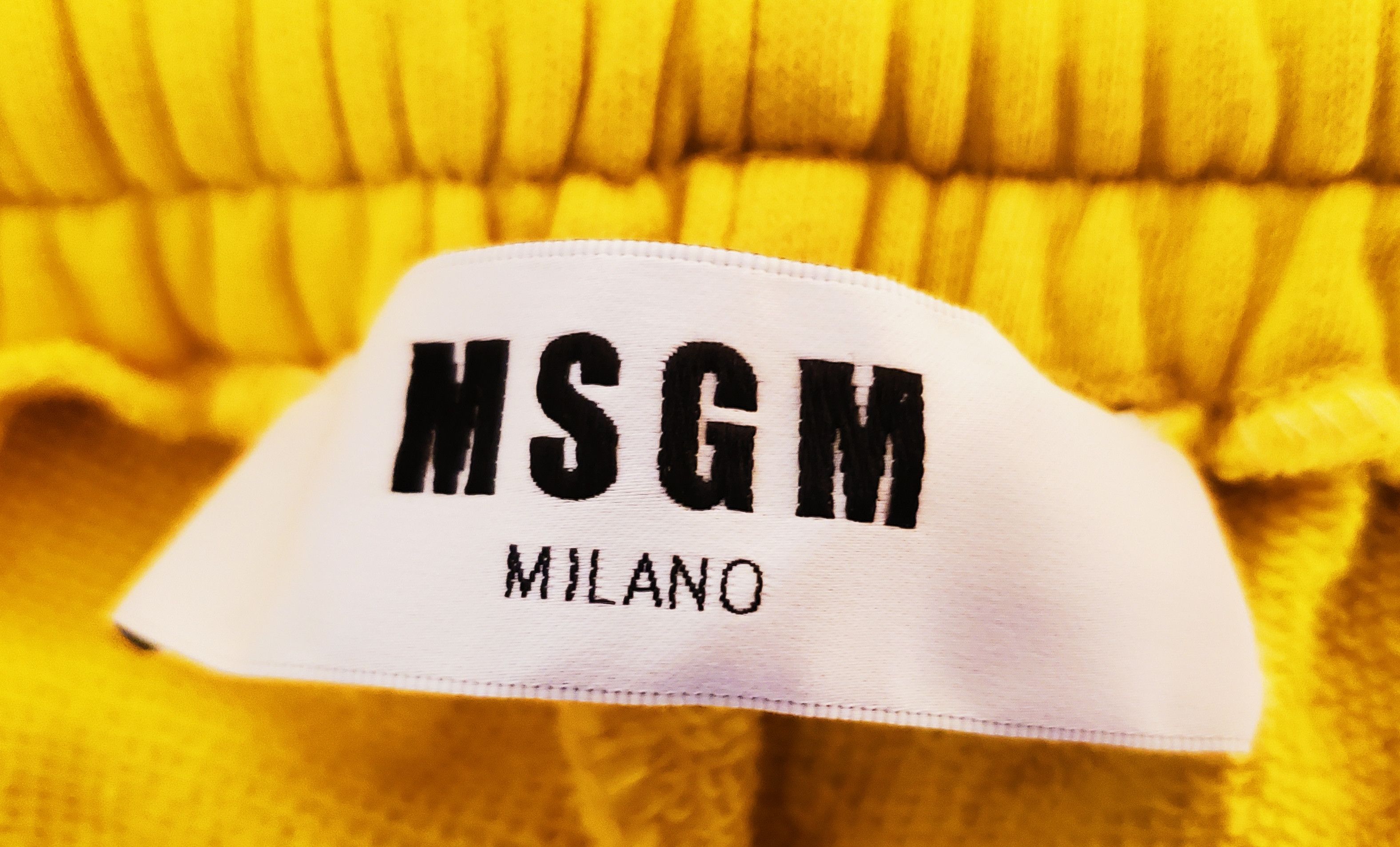 MSGM 85% OFF! MSGM Heavyweight Bermuda Shorts Yellow Size US 26 / EU 42 - 9 Thumbnail