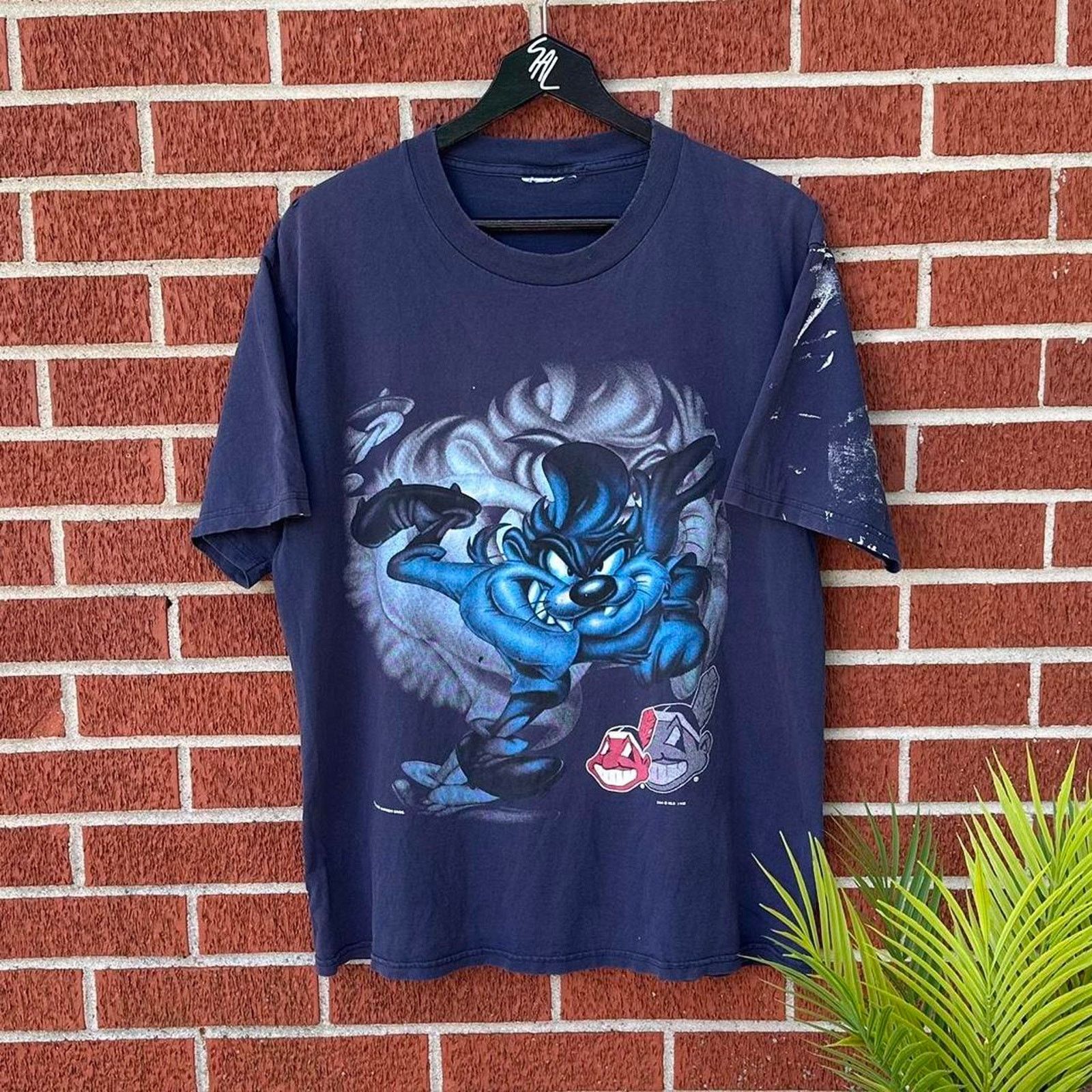 Vintage Vintage thrashed cleveland indians looney tunes shadow tee Size US L / EU 52-54 / 3 - 1 Thumbnail
