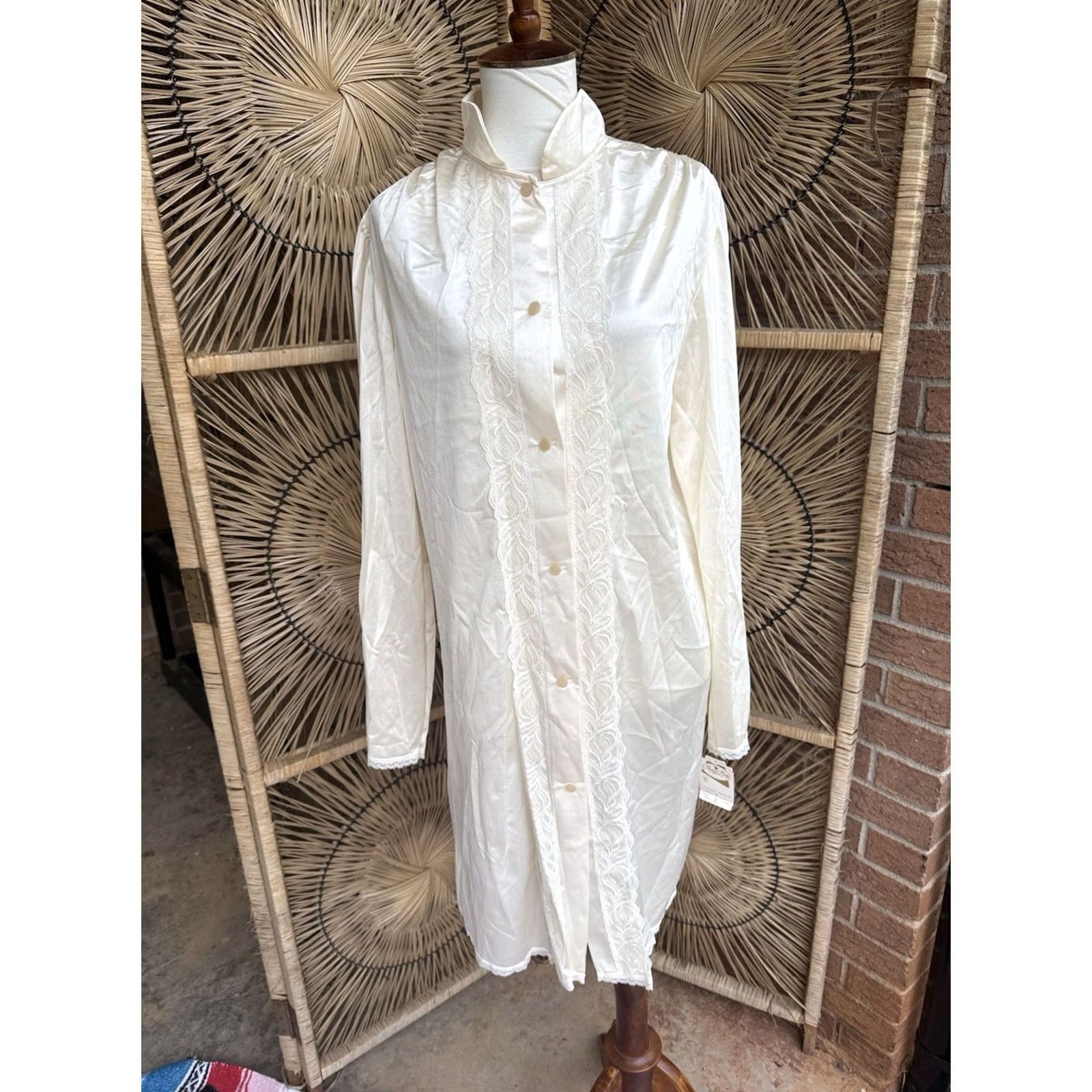 Vintage VINTAGE Nancy King Robe Women M White Nylon Lace Satin Cottagecore 70s 80s Bridal Size ONE SIZE - 2 Thumbnail