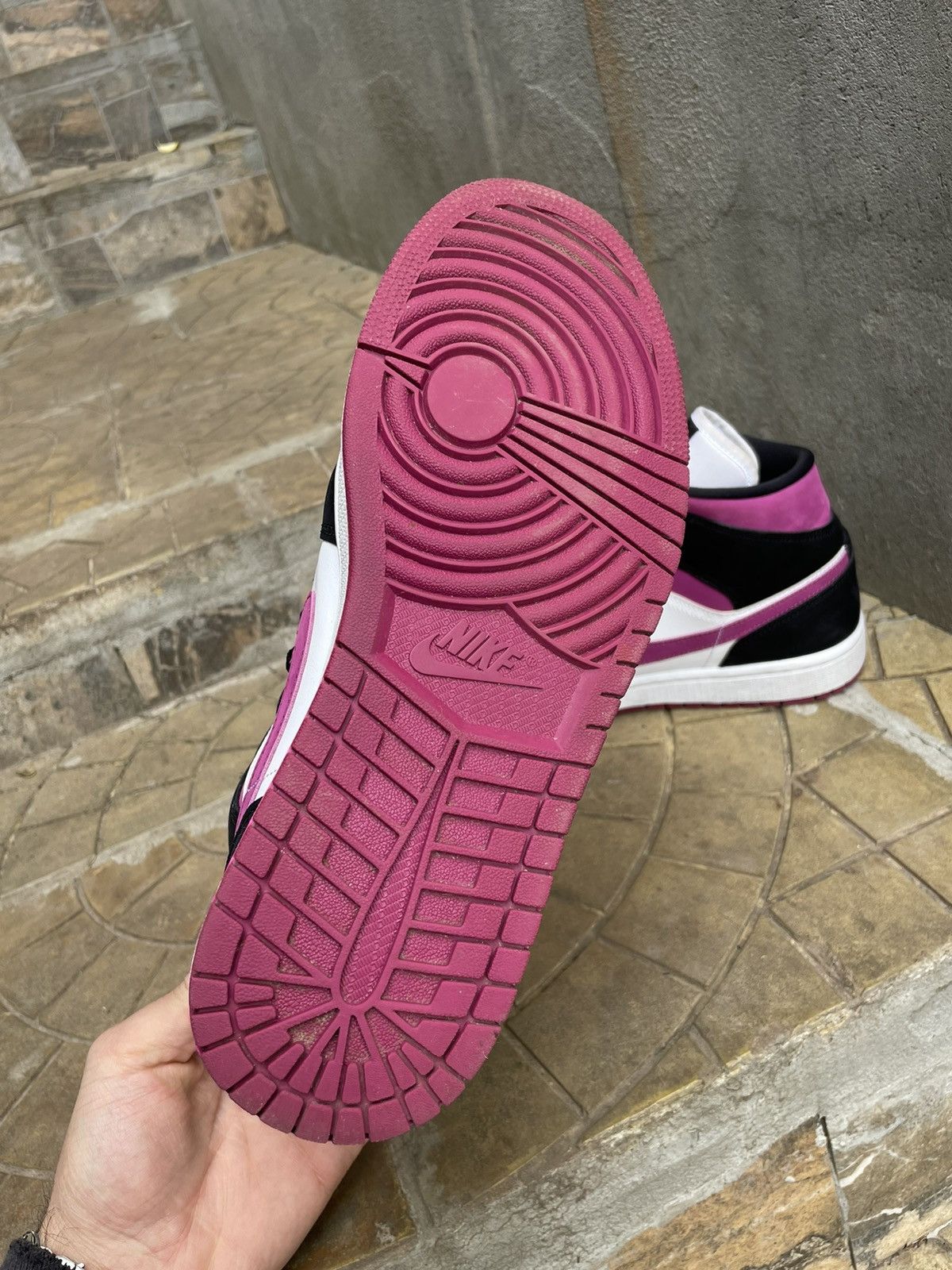Nike Nike Air Jordan 1 Mid Cactus Flower 2020 Magenta Size 9.5 Size US 9.5 / IT 39.5 - 5 Thumbnail
