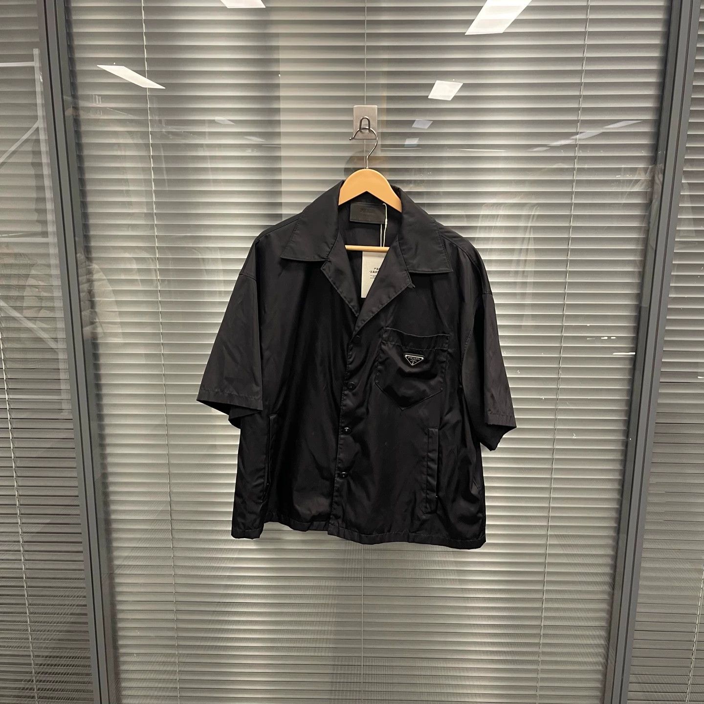 Prada PRADA button logo nylon short-sleeve shirt L 99 new Size US L / EU 52-54 / 3 - 1 Thumbnail