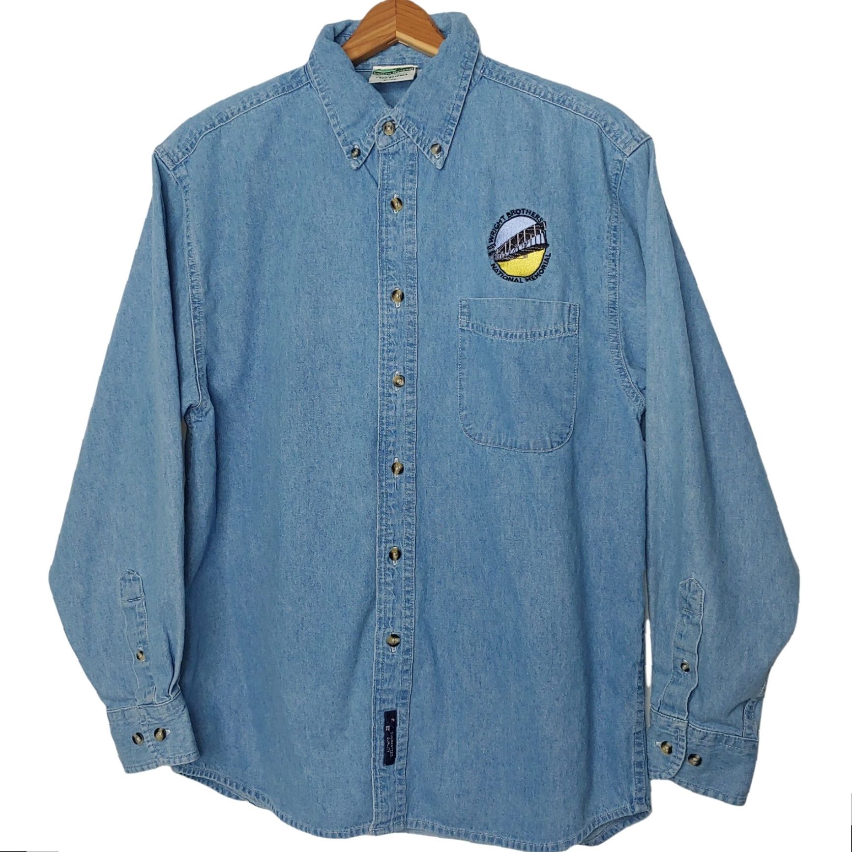 Vintage VINTAGE Wright Brothers National Memorial Shirt Button-Down Chambray Blue, Small, Men's, 21" Chest, Embroidered, 1960s-70s Aviation Decor Size US S / EU 44-46 / 1 - 3 Thumbnail
