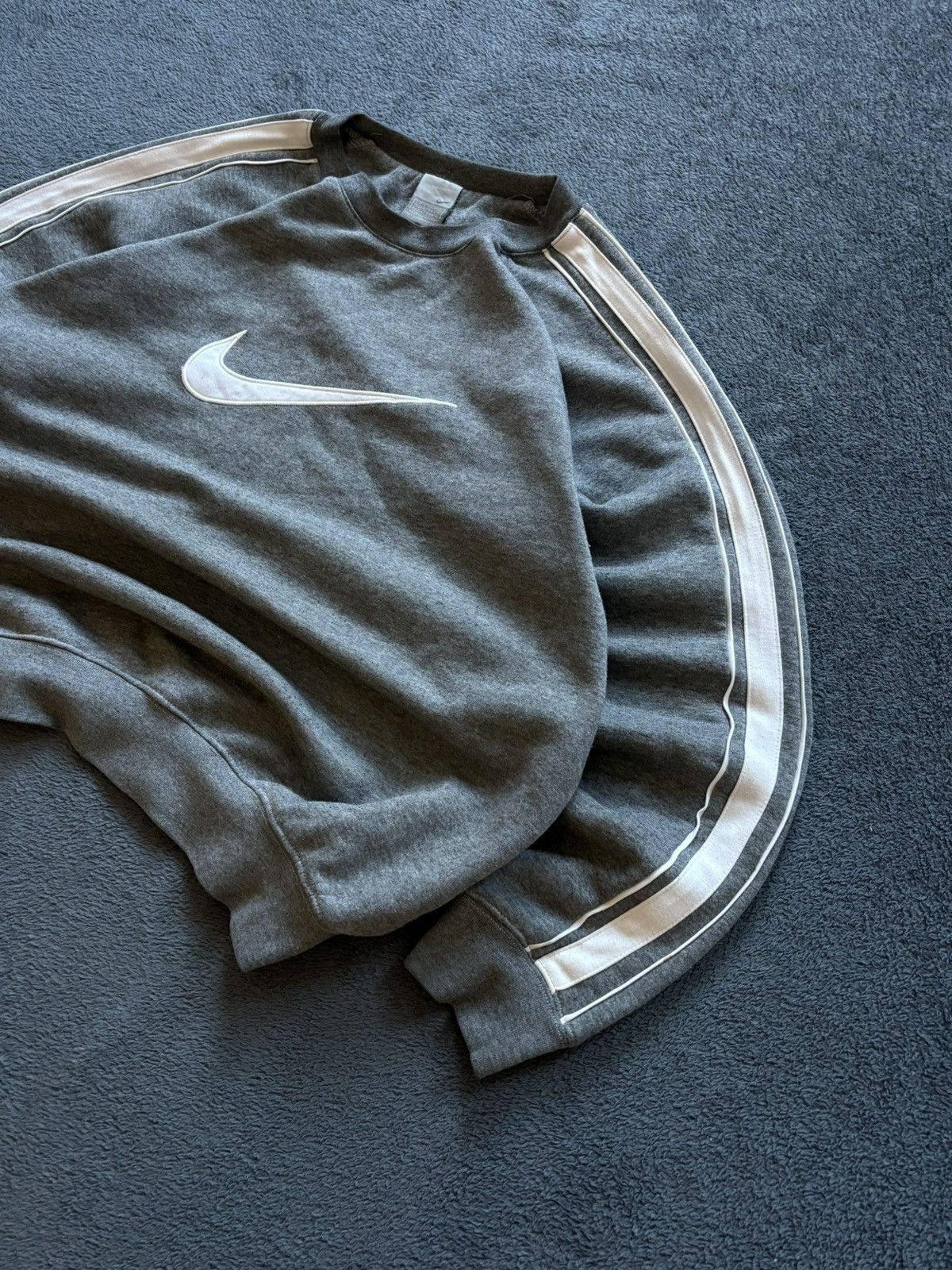 Nike 00s Vintage Nike Oversized Big Swoosh Logo Y2K Sweatshirt Size US S / EU 44-46 / 1 - 3 Thumbnail