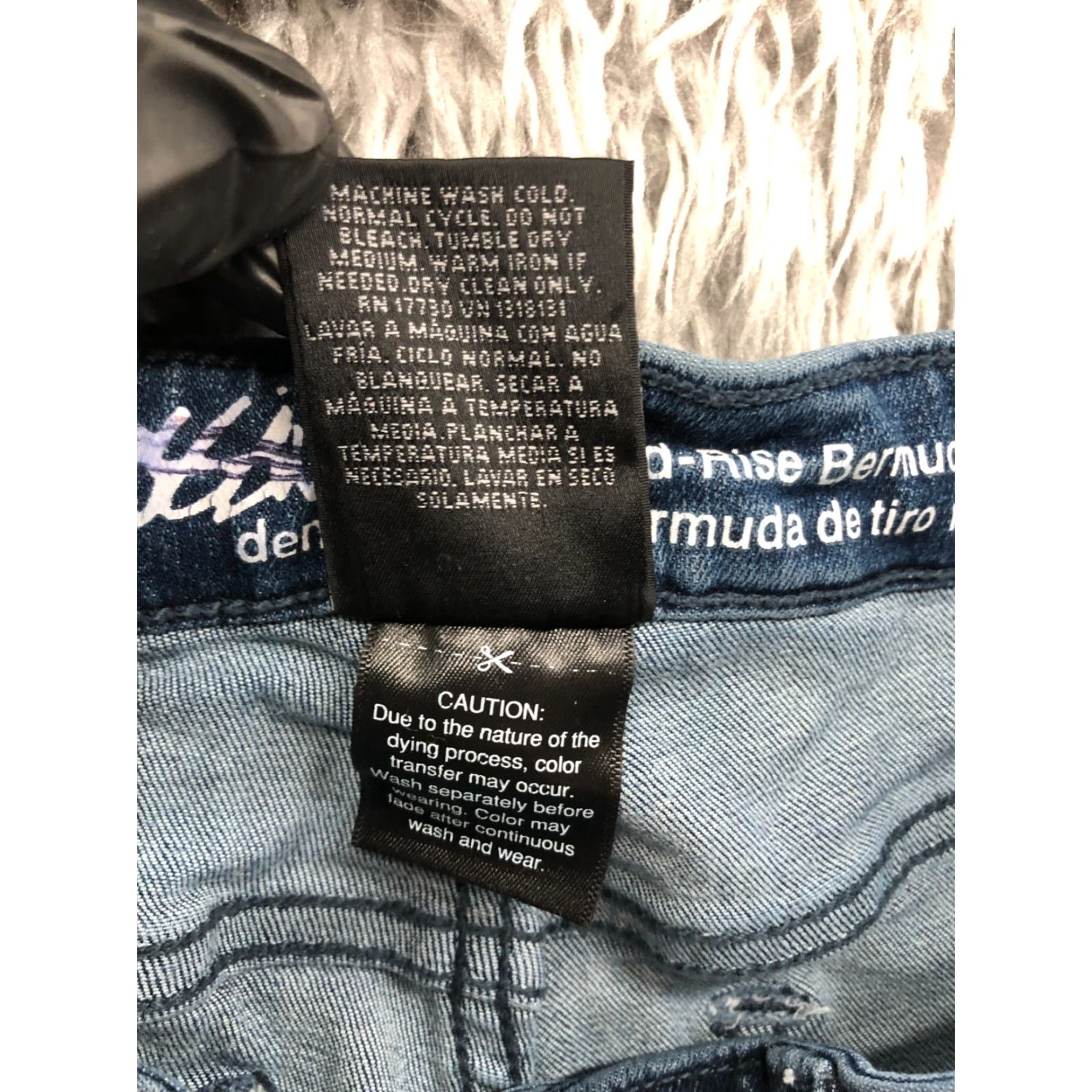 Mossimo Mossimo Bermuda Shorts Womens Size 2 Mid Rise Medium Wash Blue Denim Jean Shirt? Size 26" / US 2 / IT 38 - 8 Thumbnail