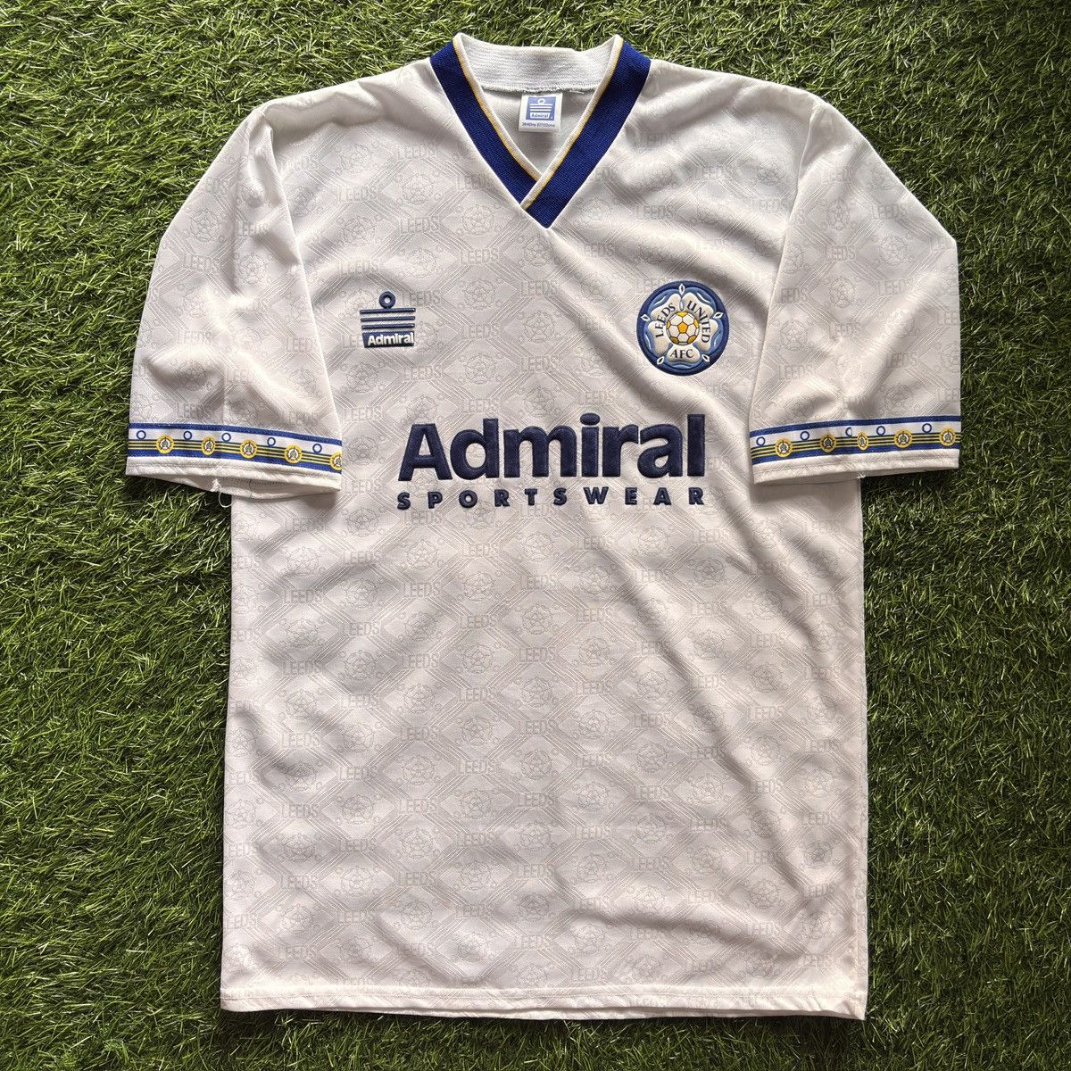 Vintage Leeds United Home 1992-93 Cantona #7 Soccer Jersey Size US M / EU 48-50 / 2 - 1 Thumbnail