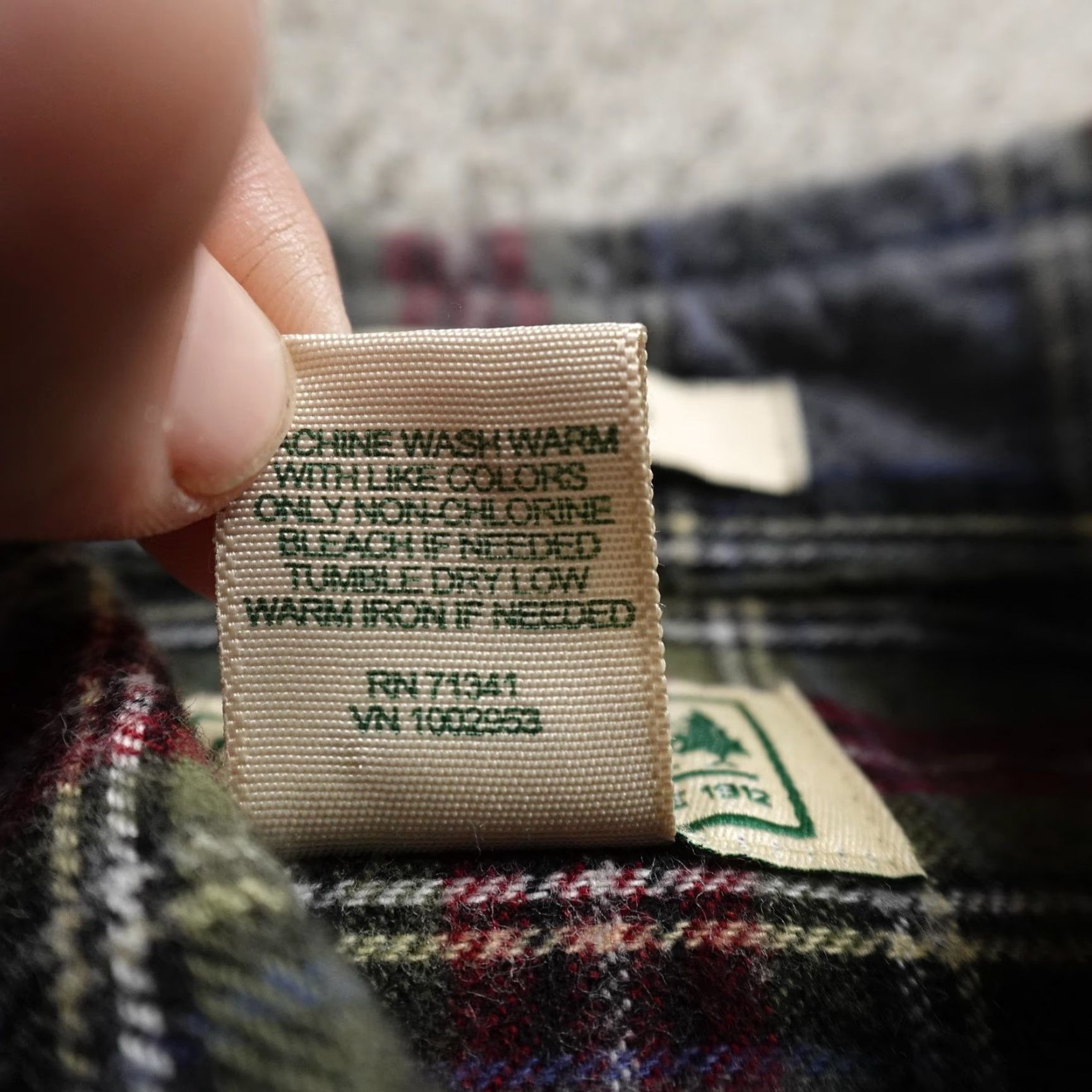 Vintage LL Bean Shirt Mens S Gray Red Scotch Plaid Flannel Button Up Long Sleeve Outdoor Size US S / EU 44-46 / 1 - 6 Thumbnail