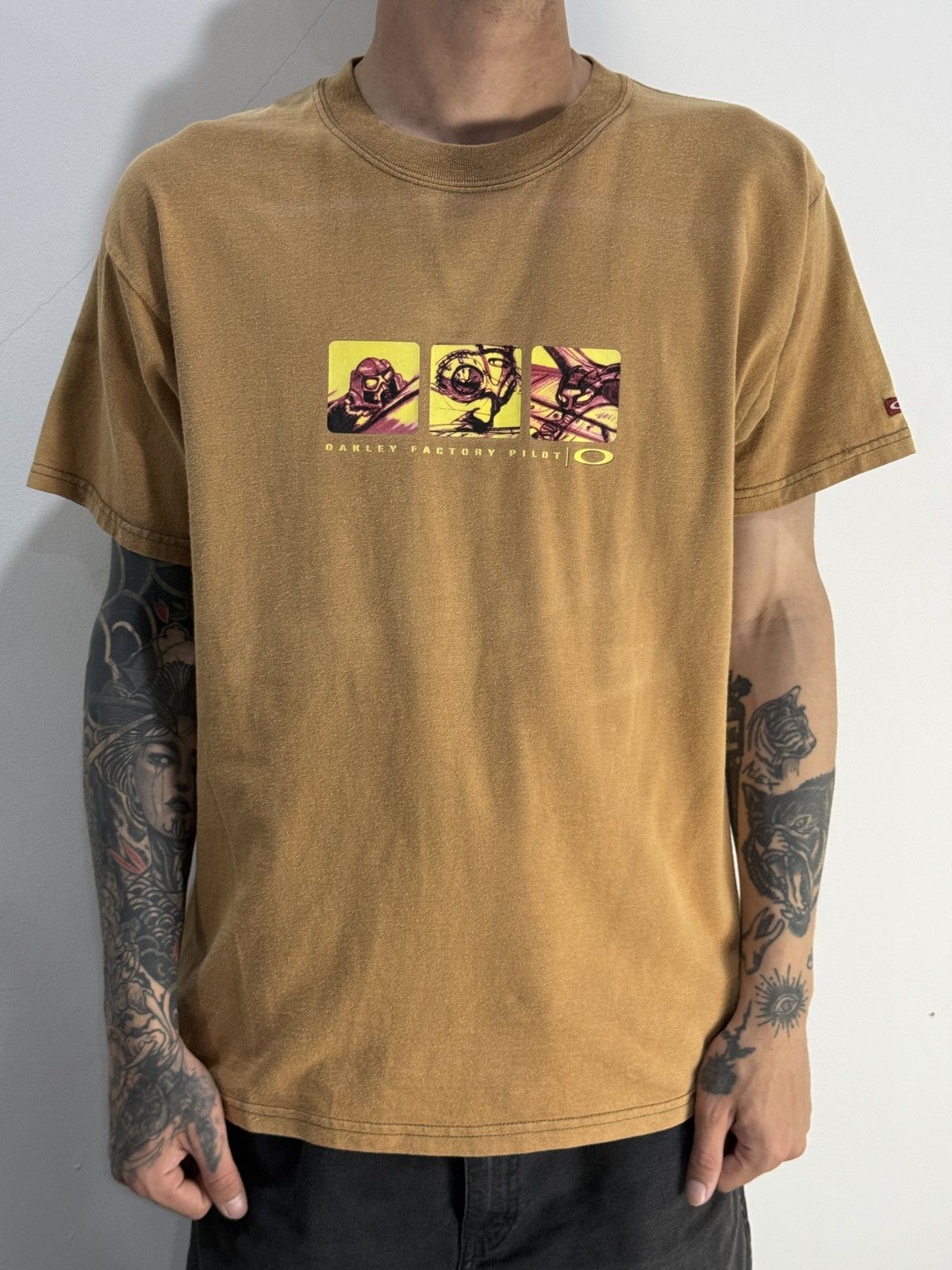 Oakley Vintage 1990s Oakley SunFaded Tshirt Size US L / EU 52-54 / 3 - 1 Thumbnail
