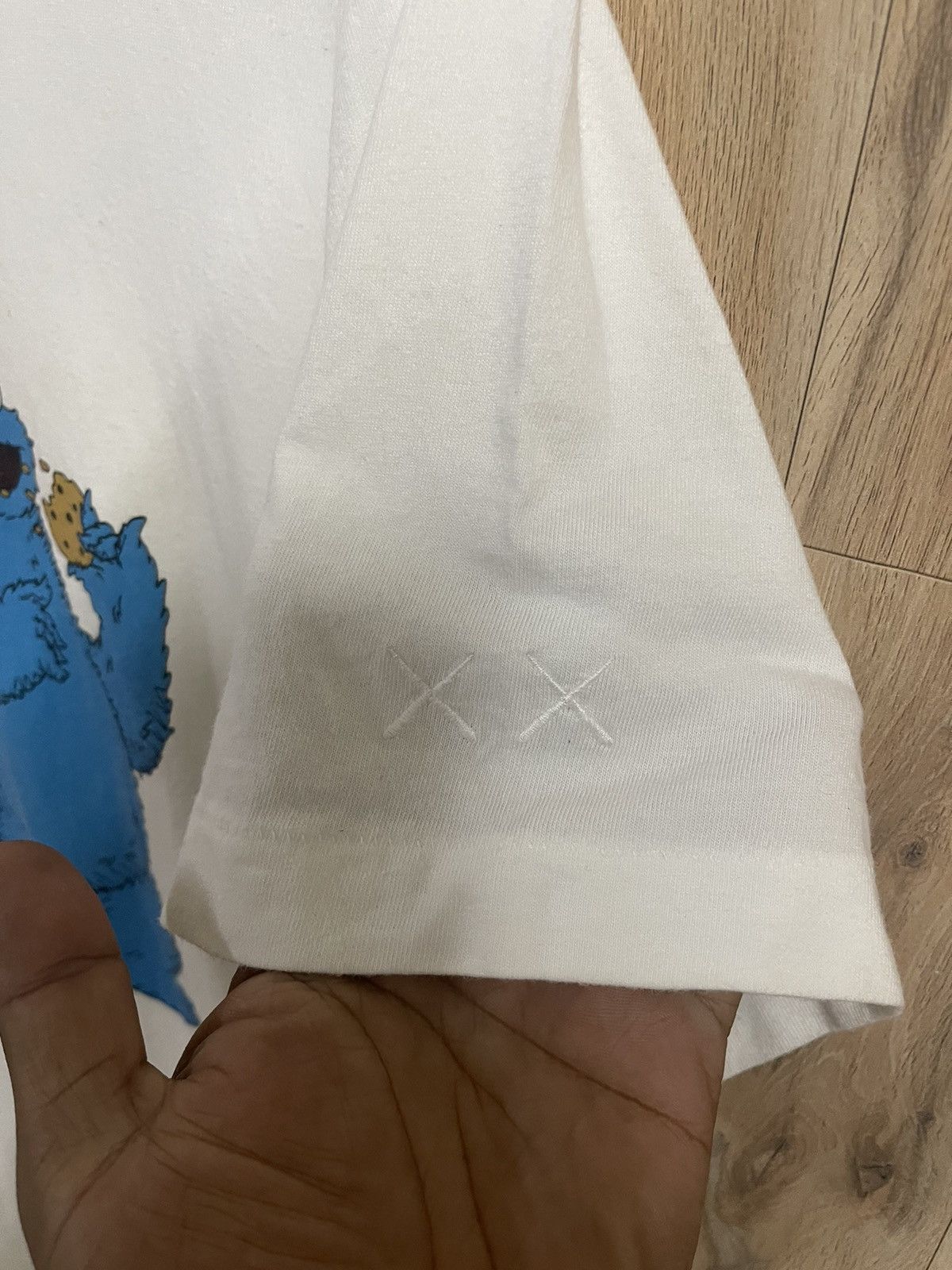 Kaws × Uniqlo Vintage Kaws x Uniqlo x Sesame Street T shirt XL Rare Size US XL / EU 56 / 4 - 5 Thumbnail