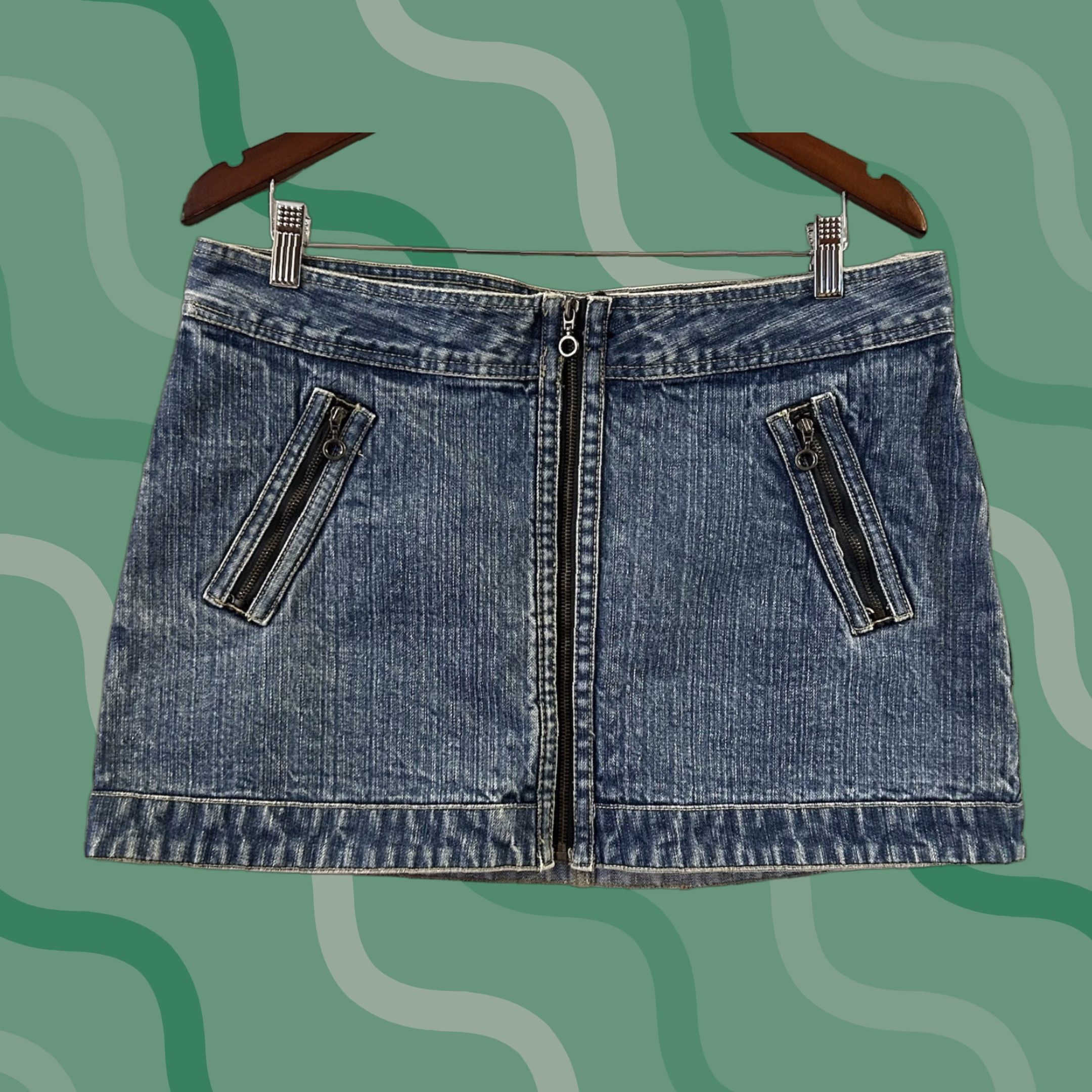 Vintage VTG No Boundaries Denim Jean Low Rise Mini Skirt Sz 15 Casual Juniors 2000s Blue Cotton Grunge Zip Front Waist 36 inches 13.5” Women? Size 36" / US 14 / IT 50 - 1 Thumbnail