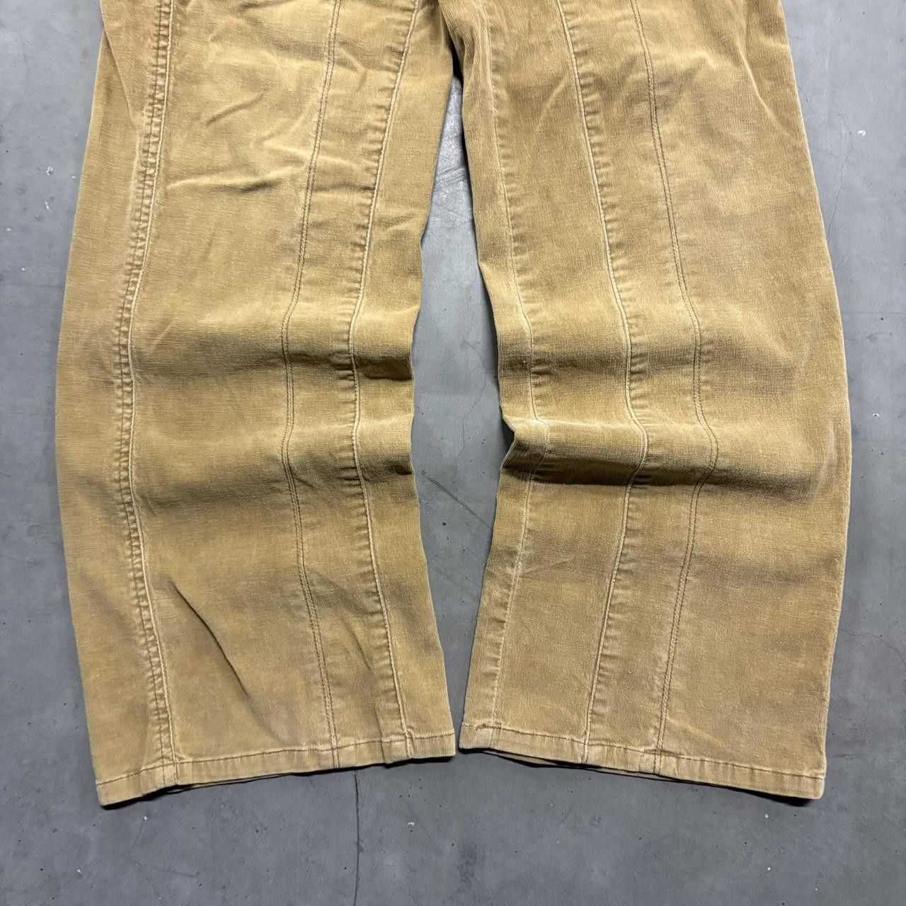 Vintage Crazy Vintage Y2K/2000s Baggy Tan Casual Skater Style Khaki Pants! Size US 34 / EU 50 - 5 Thumbnail
