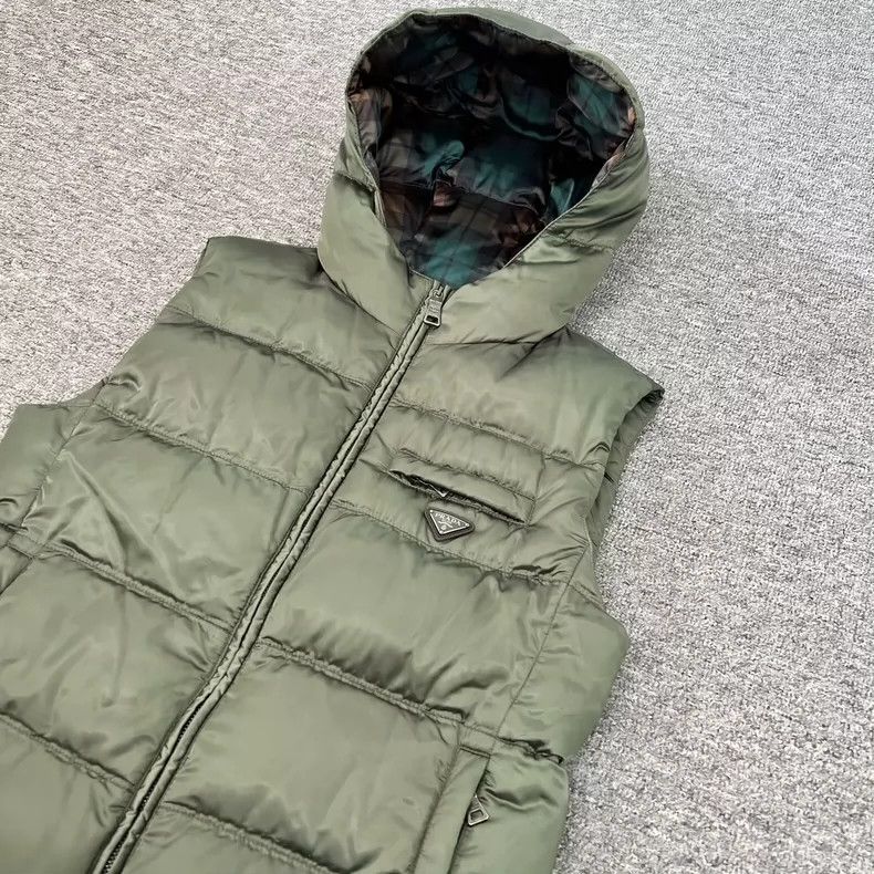 Prada Prada Triangle logo, hooded vest 2502-Nextarrow Size US XS / EU 42 / 0 - 3 Thumbnail