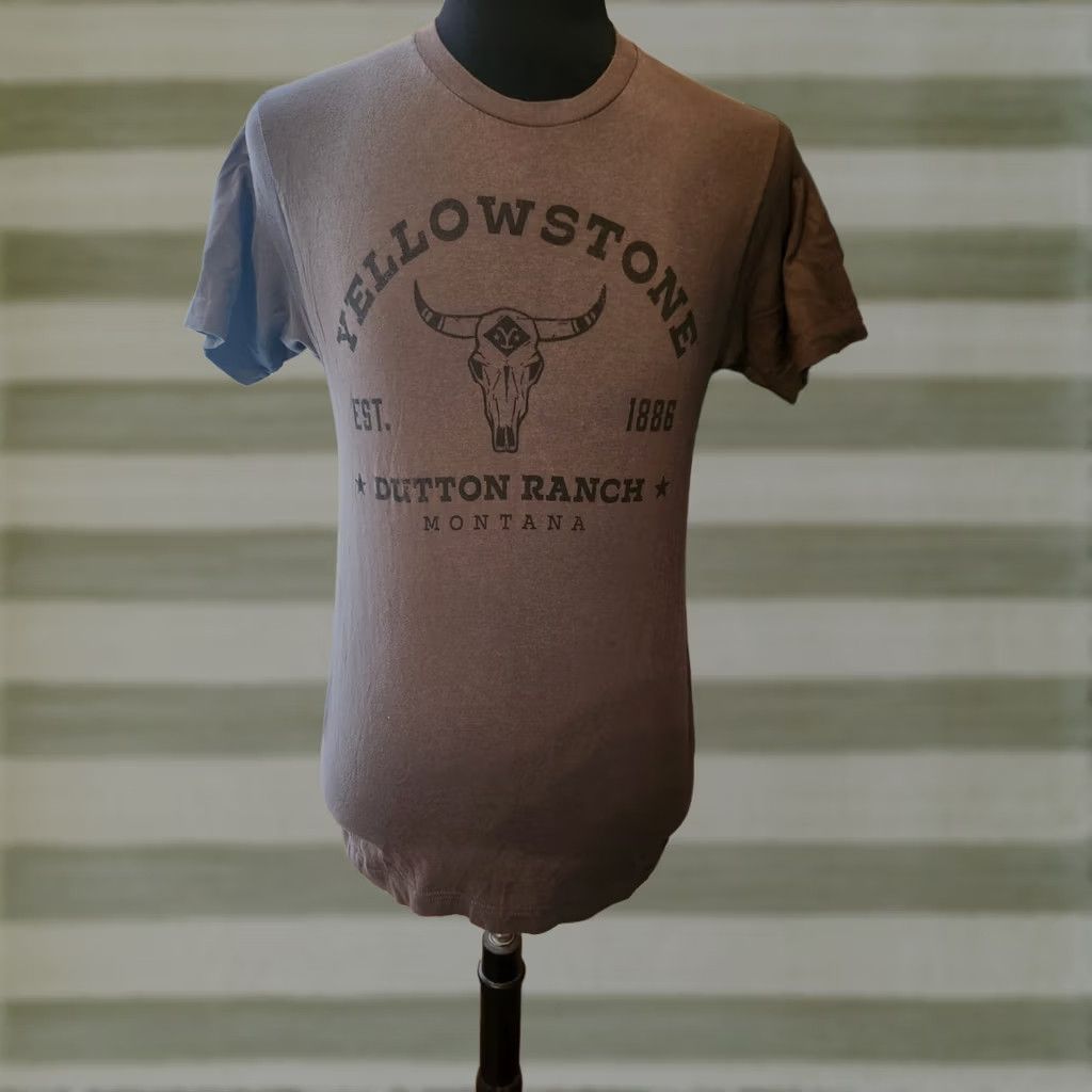 Vintage Yellowstone Dutton Ranch Adult T-Shirt Gray Short Sleeve Medium Crew Neck Graphic Print Unisex Adults Size US M / EU 48-50 / 2 - 1 Thumbnail