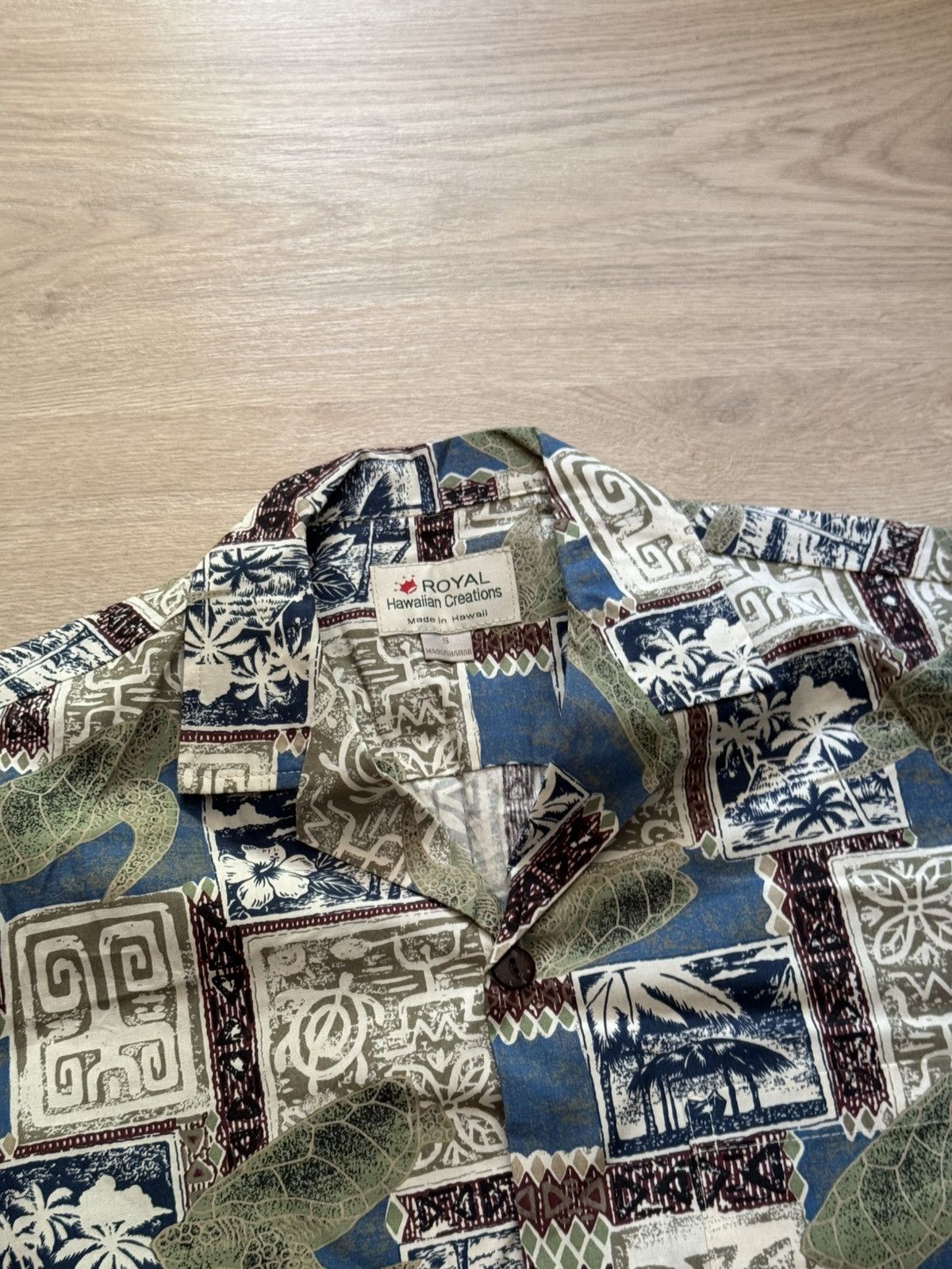 Vintage Vintage Royal Hawaiian Over Print Made In USA Shirt Size US S / EU 44-46 / 1 - 2 Thumbnail