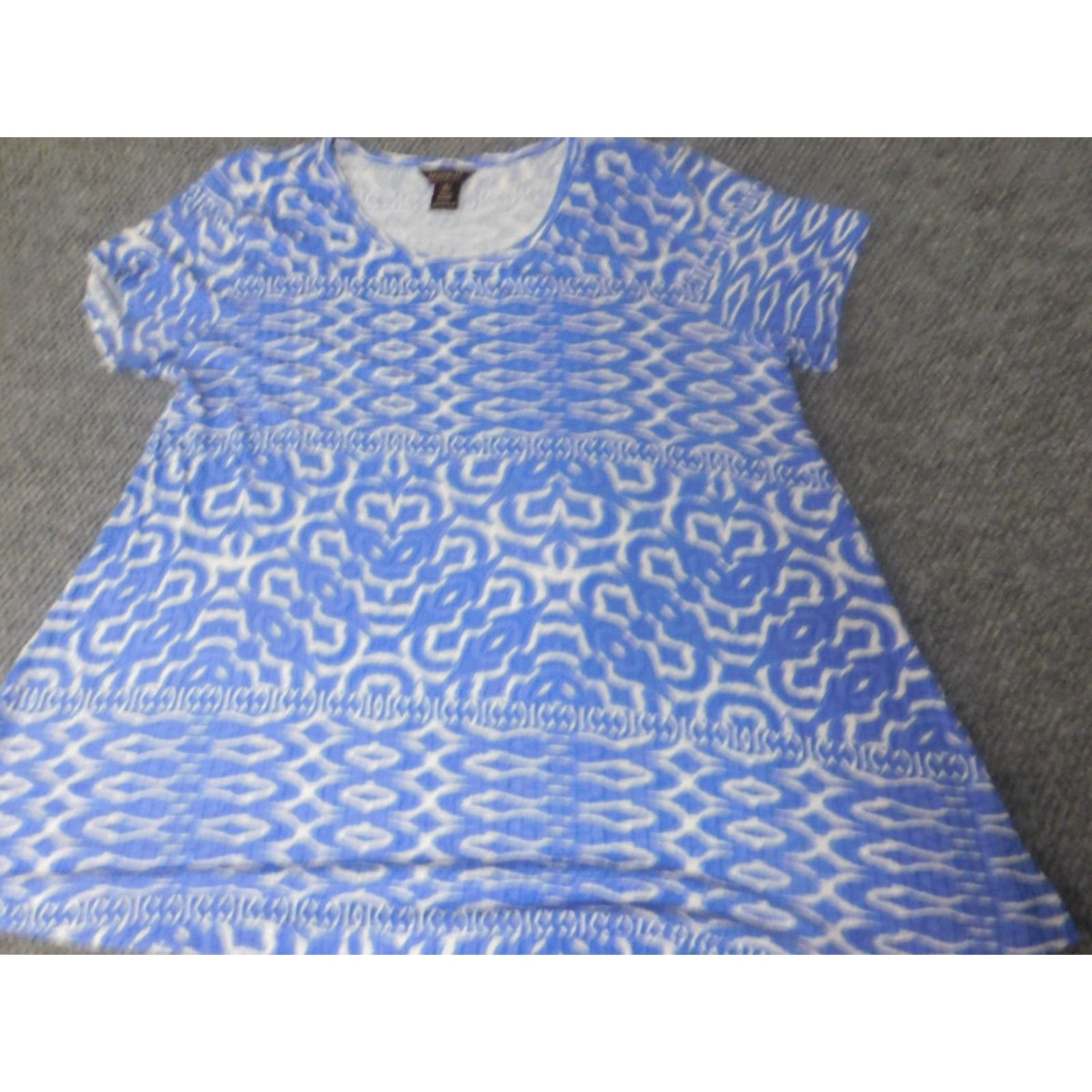 Vintage Multiples Womens Blouse L Blue Short Sleeve Crew Neck Pullover Floral Rayon Stretch Casual Buttons Regular Front Blemishes Size L / US 10 / IT 46 - 3 Thumbnail