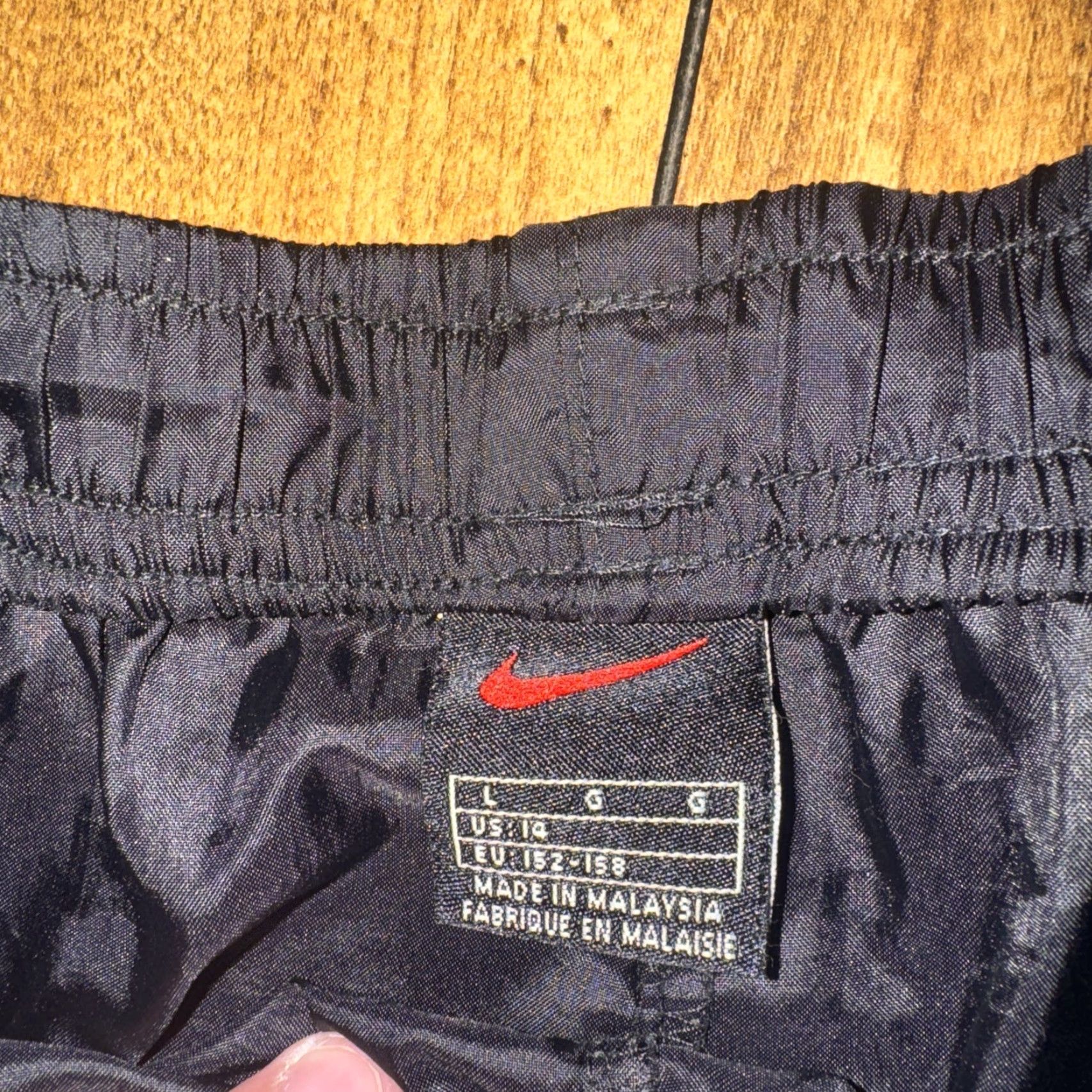 Nike VINTAGE Nike Nylon Shorts Black Large 34 In Stretch 6 In Rise With Pockets Y14 Size US 34 / EU 50 - 3 Thumbnail