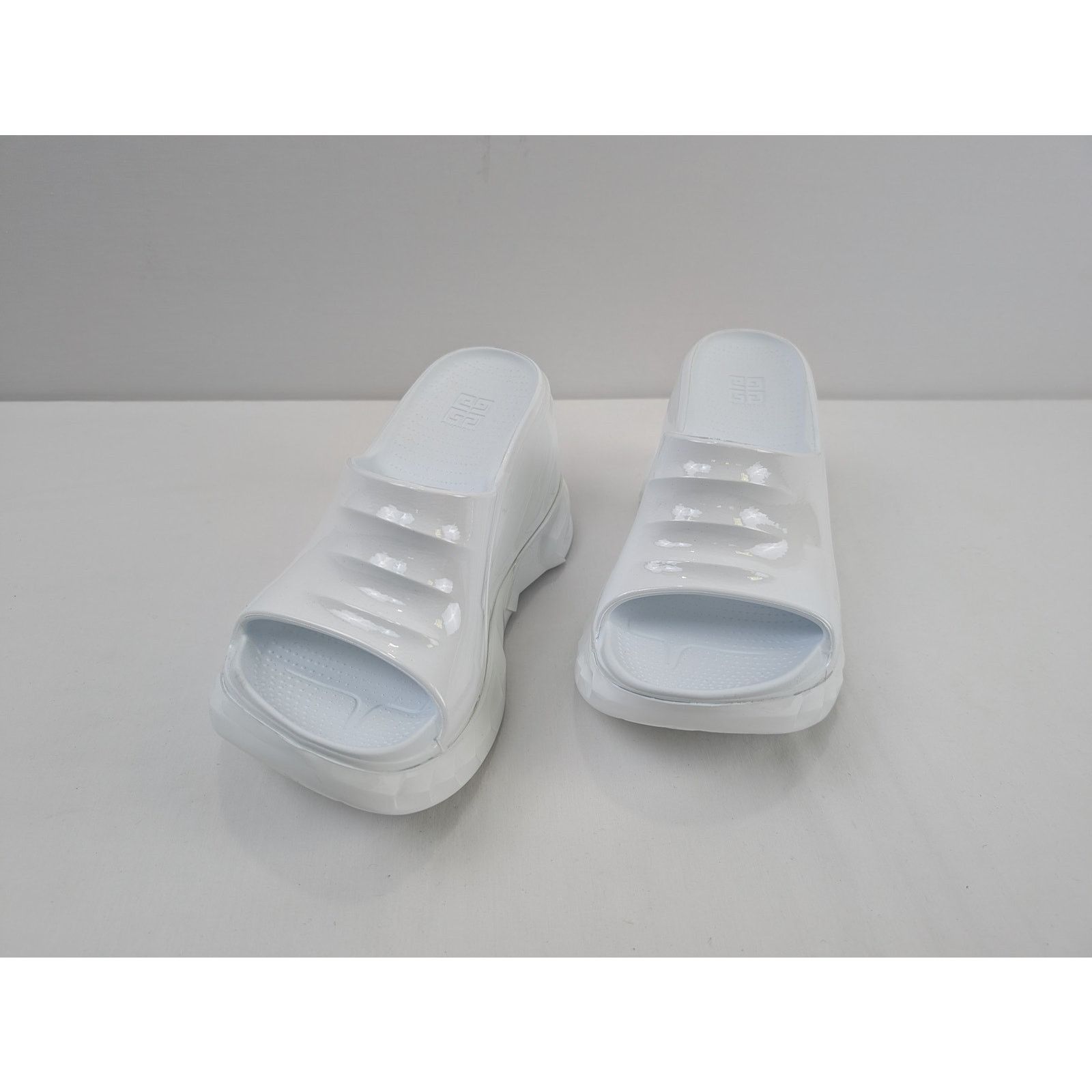 Givenchy o1rshd1 Q:2 / Women's Marshmallow Sandals in White 41 Size US 11 / IT 41 - 4 Thumbnail