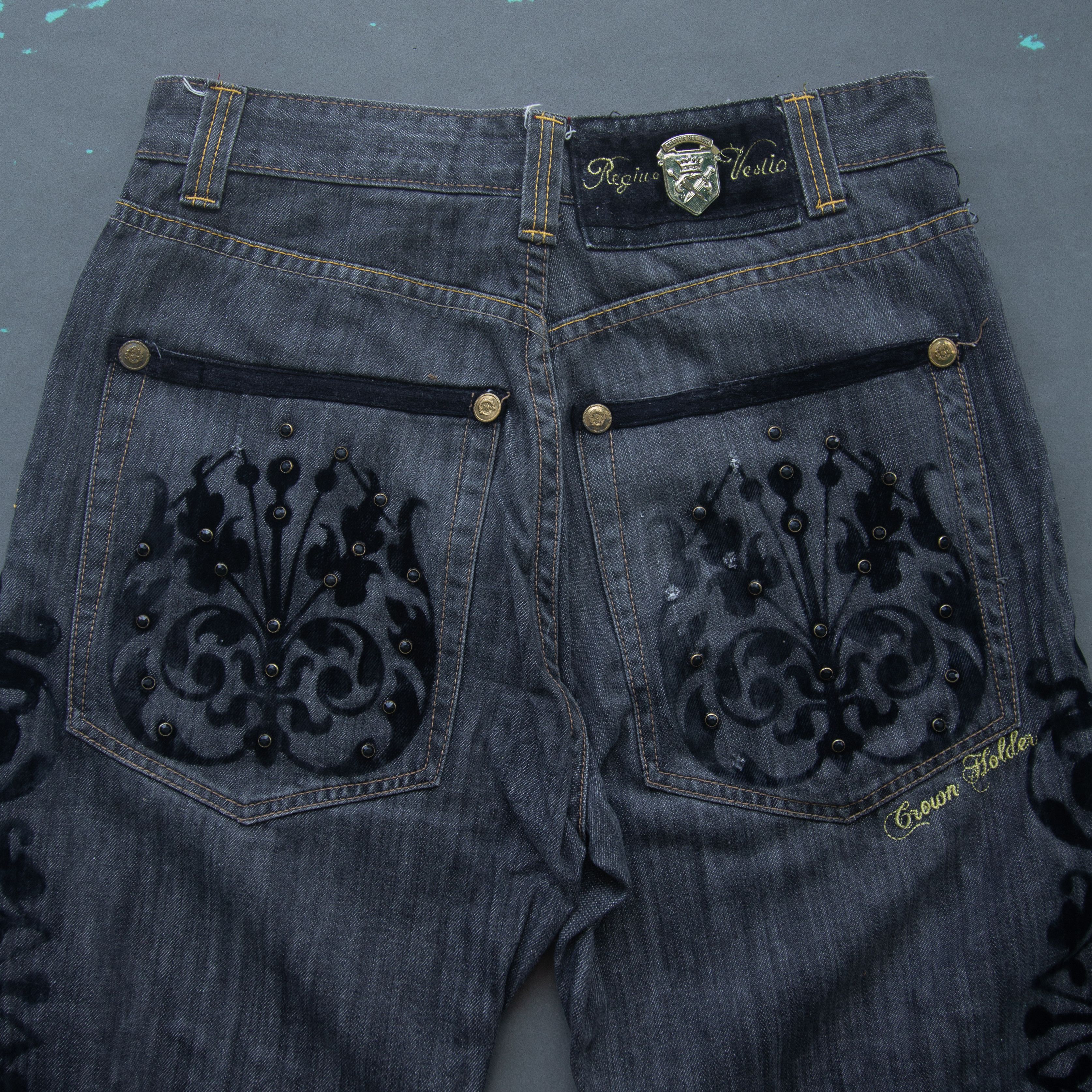 If Six Was Nine × Japanese Brand × Le Grande Bleu (L.G.B.) CROWN HOLDER VELVET ART JEANS Size US 32 / EU 48 - 3 Thumbnail
