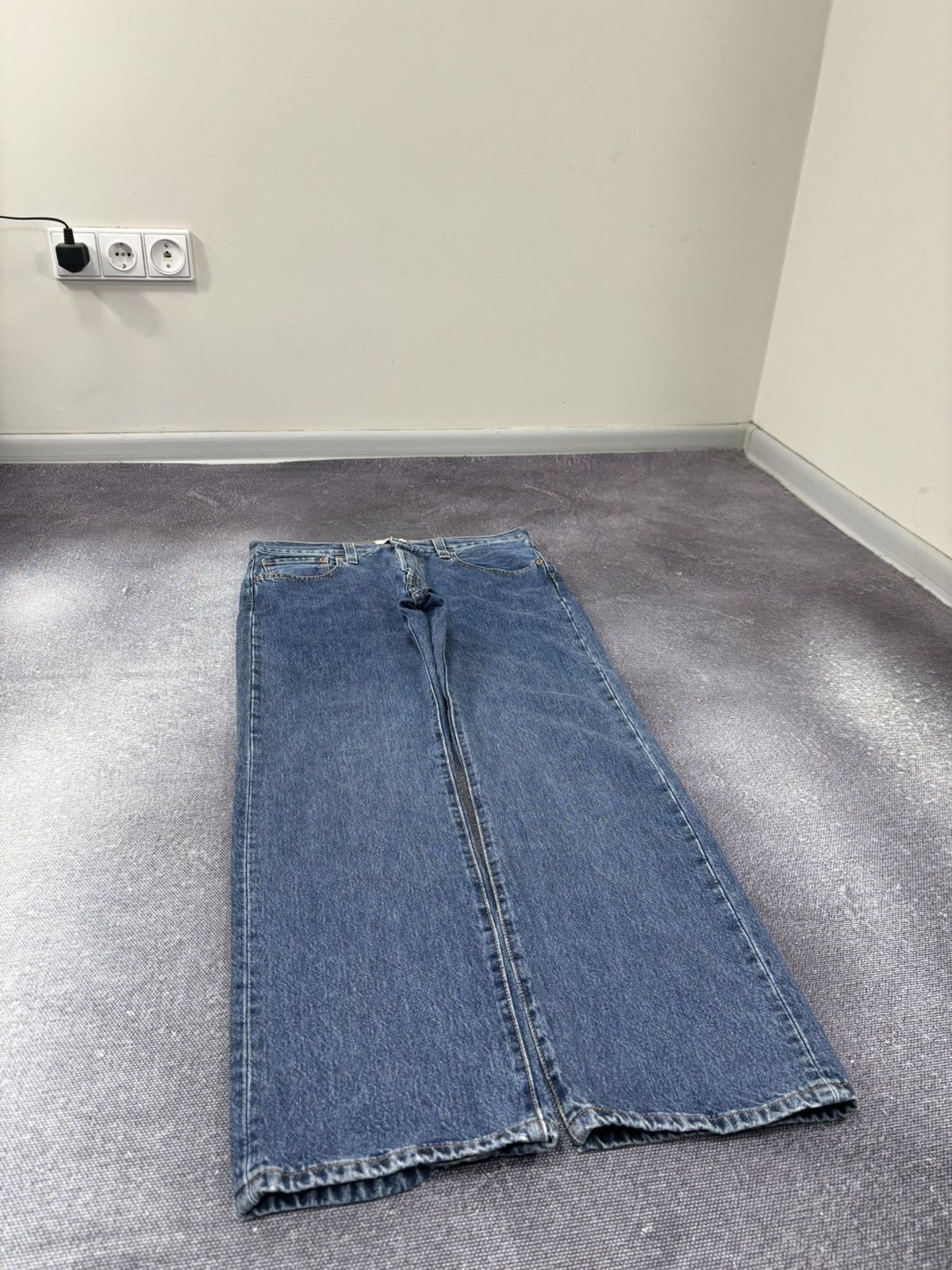 Levi's Vintage Levi’s 501 Men’s Straight Fit Blue USA Denim Jeans Size US 33 - 8 Thumbnail