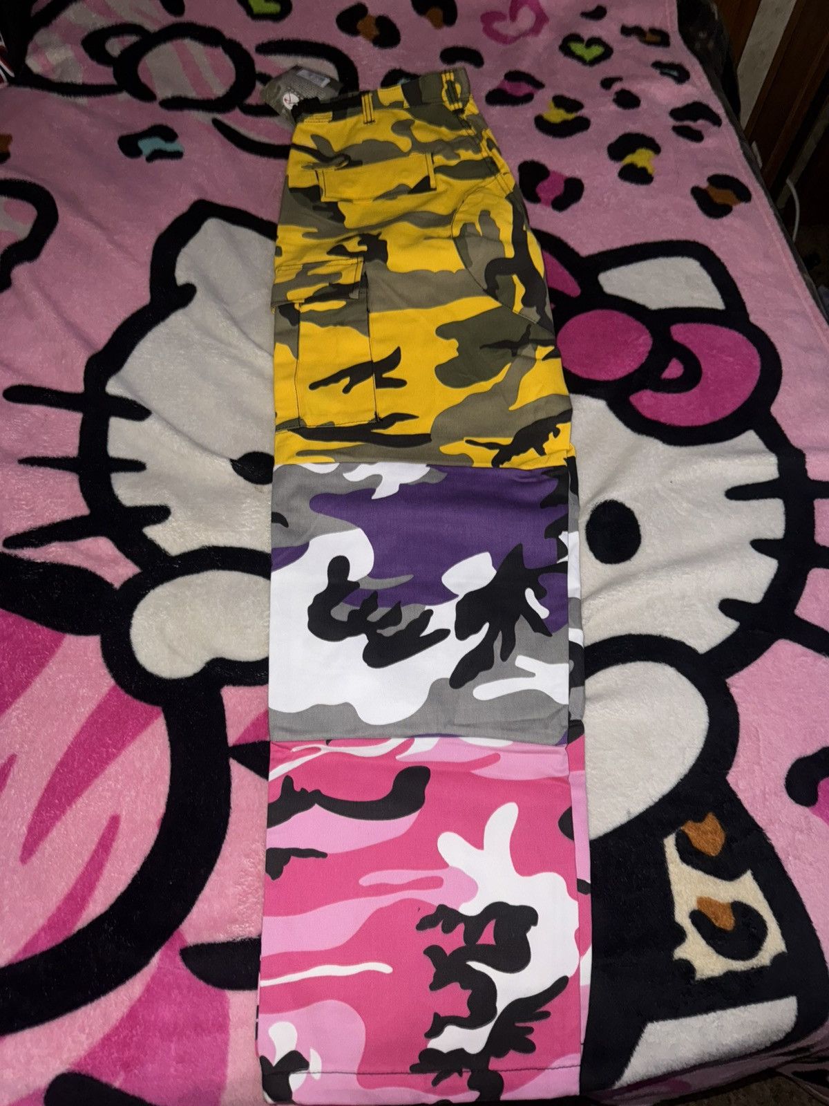 Gnarcotic gnarcotic stinger yellow camo Size US 32 / EU 48 - 1 Thumbnail