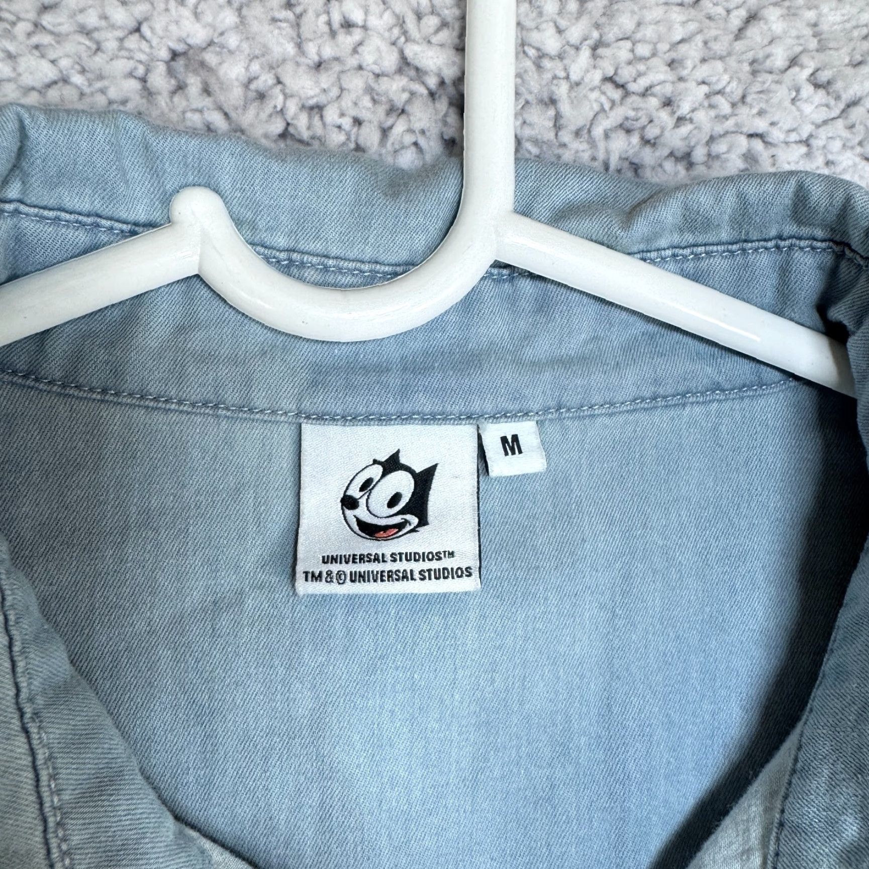 Vintage UNIVRS Felix The Cat Universal Studios Chambray long Sleeve Button Shirt M NWT Shirt Mens Chambray Felix The Cat 90s Cartoon Classic Button-Up Size US M / EU 48-50 / 2 - 6 Thumbnail