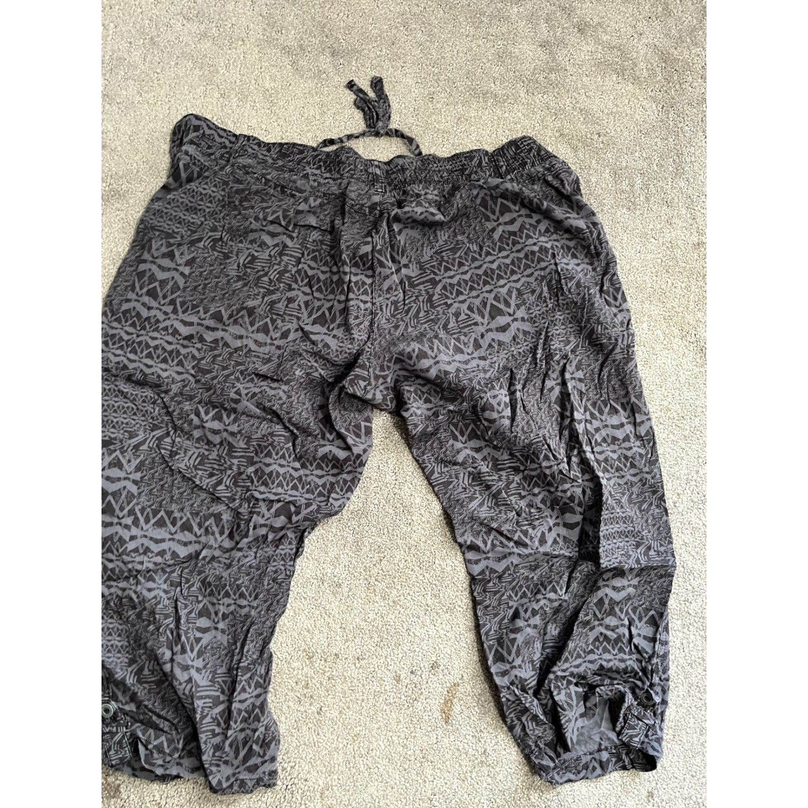 Gloria Vanderbilt Gloria Vanderbilt Casuals Women's Capri Pants Sz 18 Cotton Rayon Aztec Print Gray Plus Size Pockets Elastic Waist Drawstring Size 40" / US 18 - 3 Thumbnail