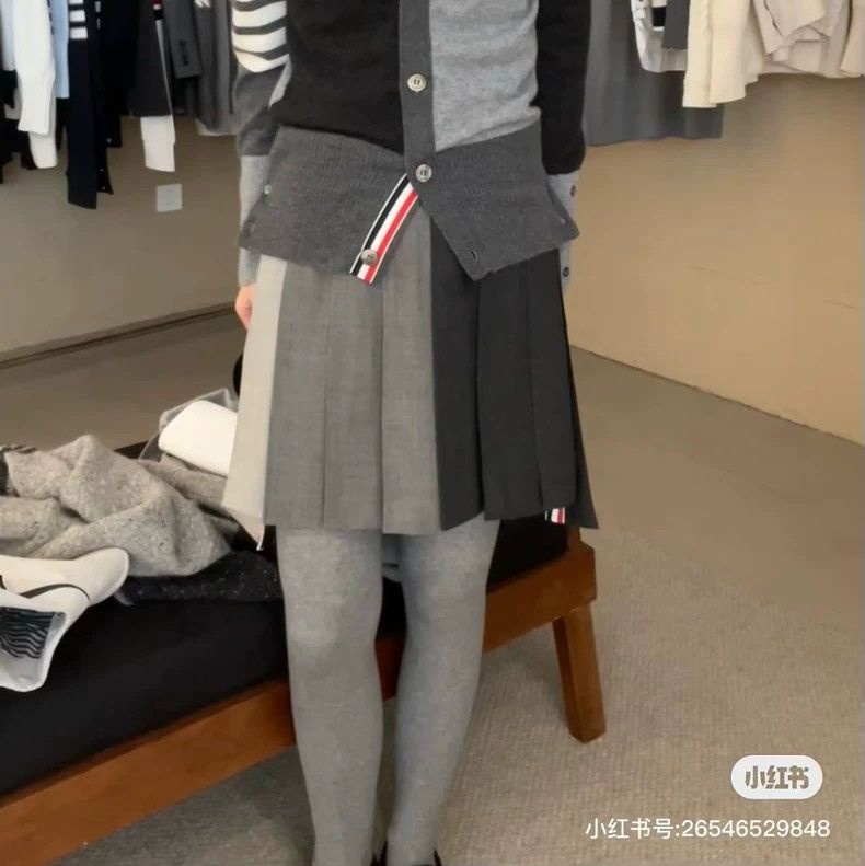 Thom Browne Thom browne The latest wool pleated skirt in gray three col Size 25" / US 0 / IT 36 - 7 Thumbnail