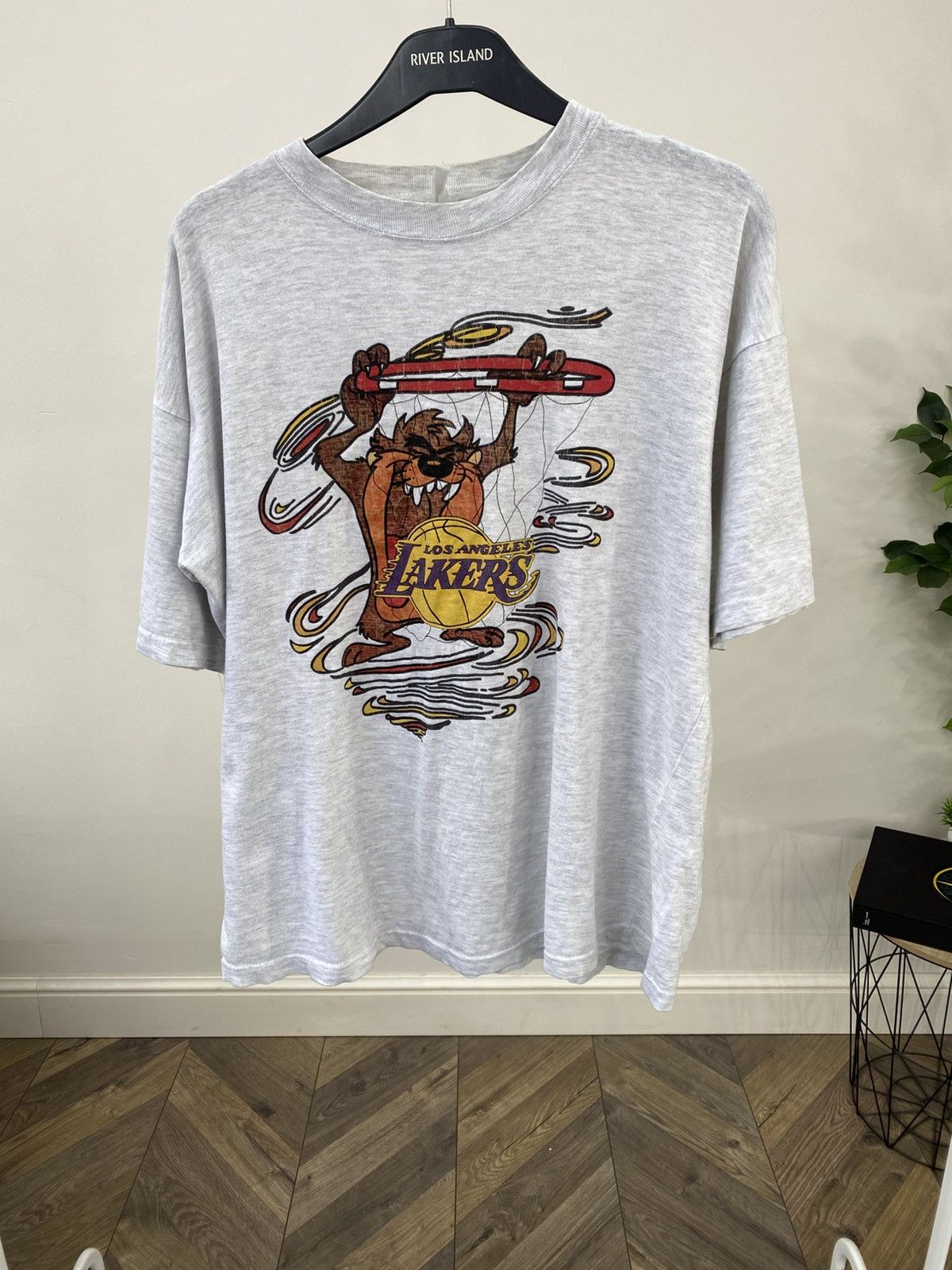 Other Vintage Looney Tunes Los Angeles Lakers NBA Basketball Tee Size US L / EU 52-54 / 3 - 2 Thumbnail