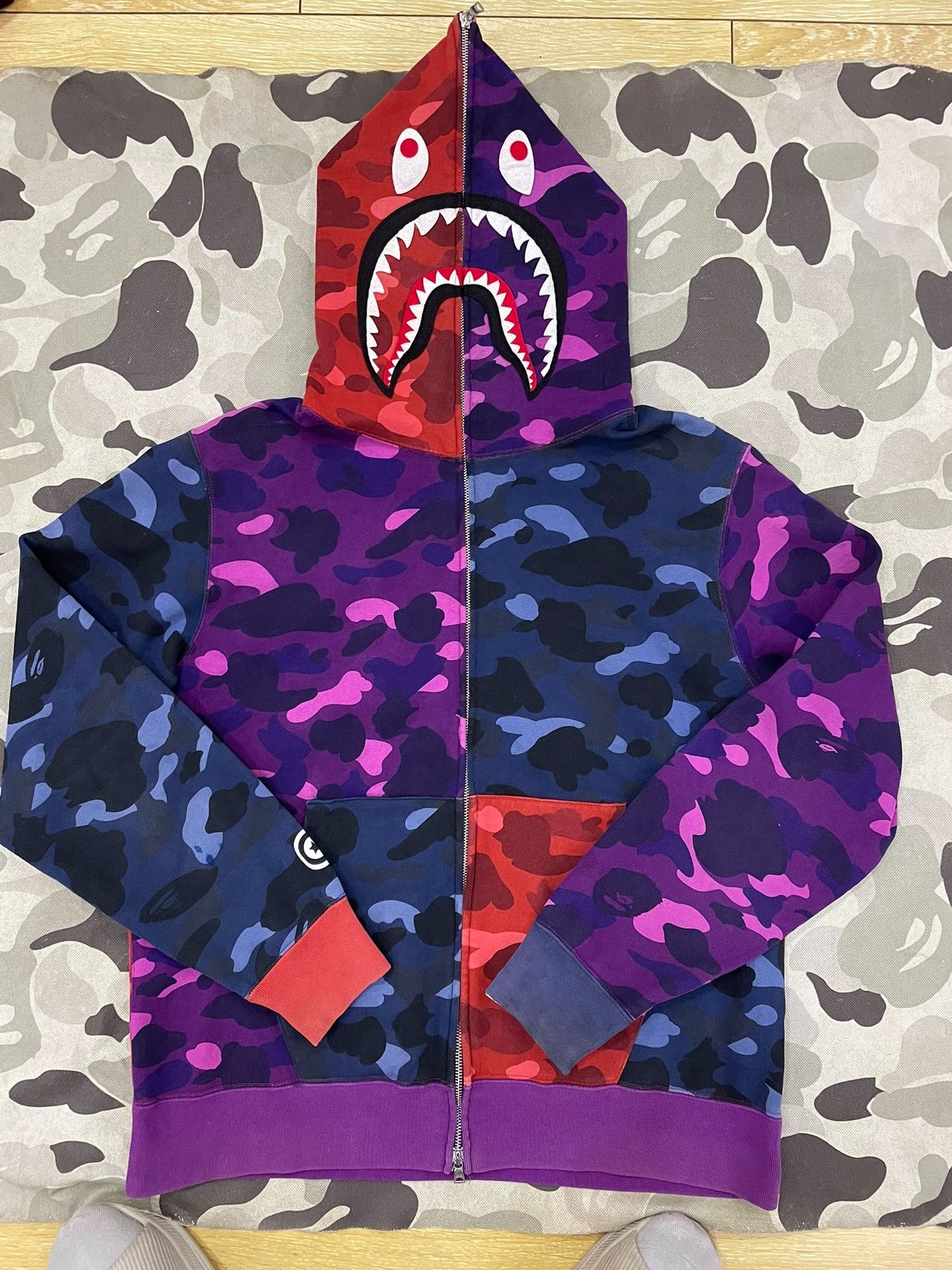 Bape Bape X Shark Sweatshirt Pullover Size US XXL / EU 58 / 5 - 1 Thumbnail