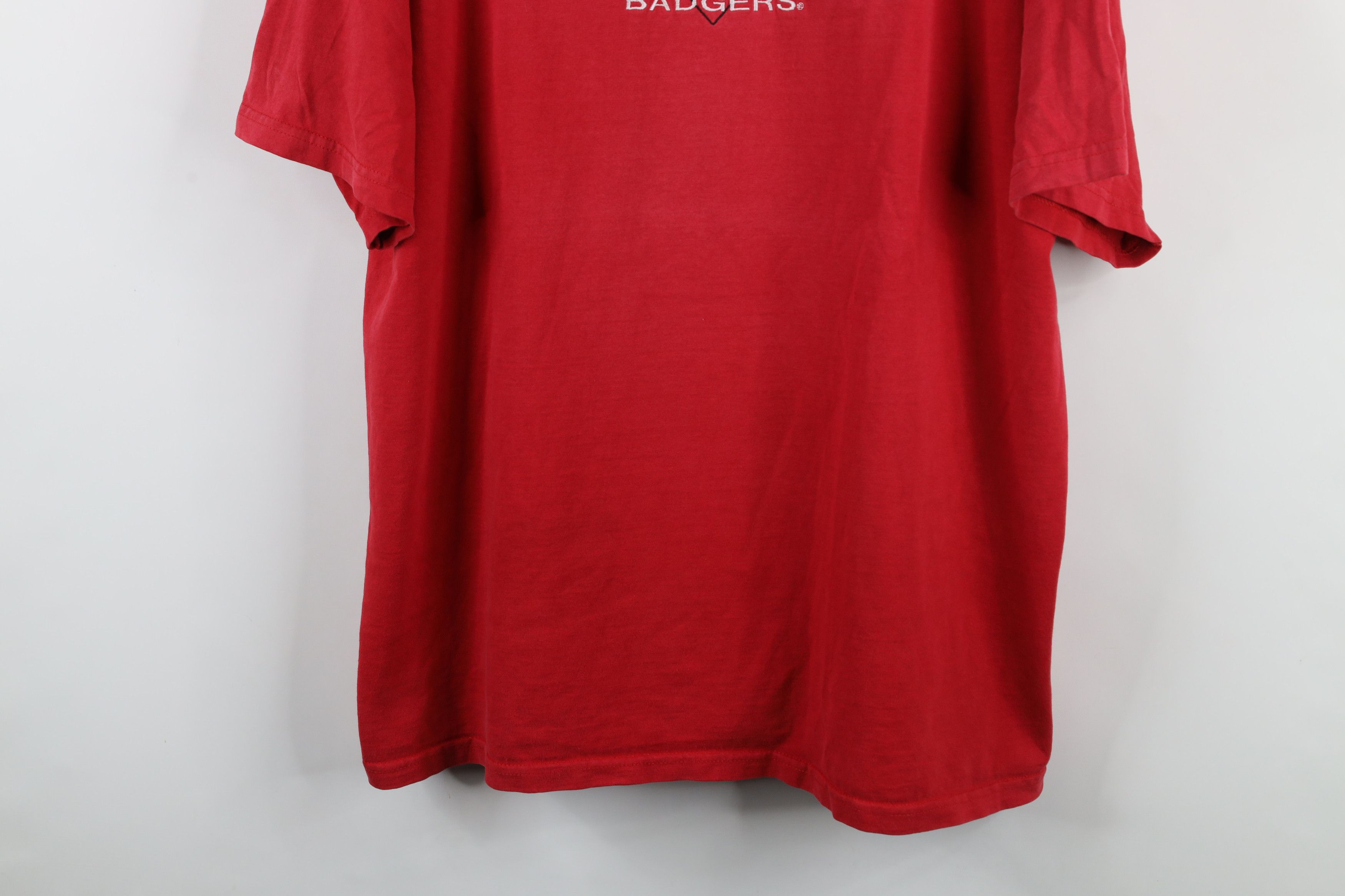 Vintage Vintage 90s University of Wisconsin Short Sleeve T-Shirt Red Size US XXL / EU 58 / 5 - 3 Thumbnail