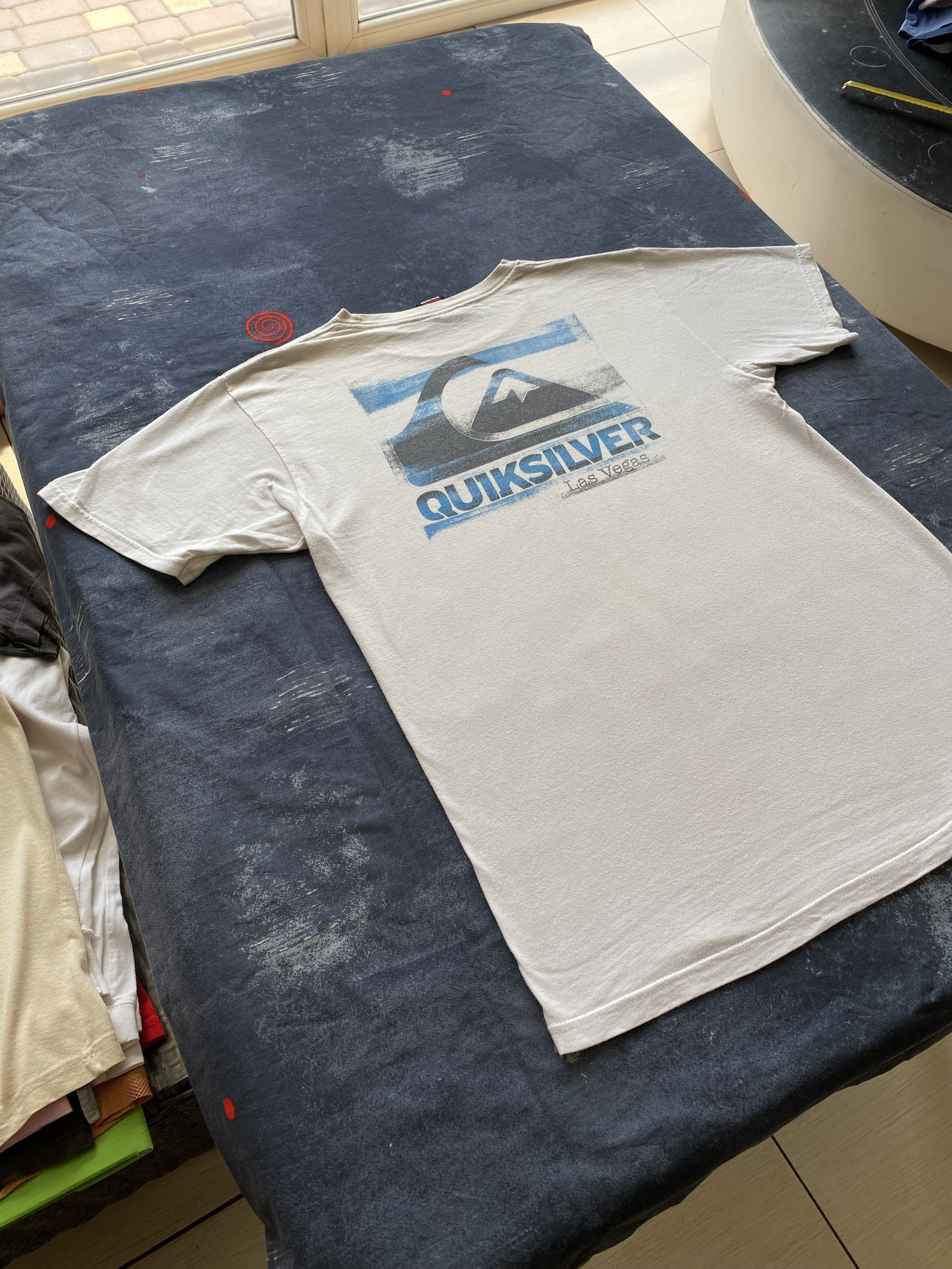 Quiksilver Quiksilver Vintage 2000s Las Vegas White Surf Style T-shirt Size US M / EU 48-50 / 2 - 18 Thumbnail