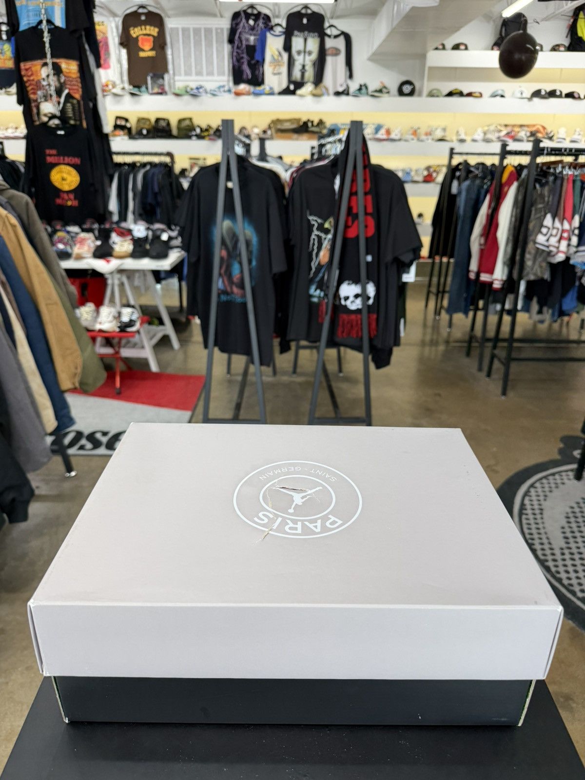 Jordan Brand Air Jordan 5 Low PSG Size 7.5 (2022) Size US 7.5 / EU 40-41 - 17 Thumbnail