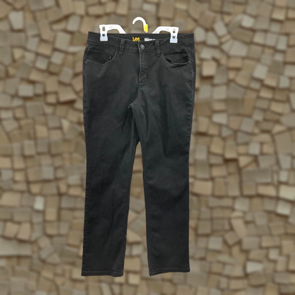 Lee Lee Jeans Size 8 Womens Straight Leg Dark Wash Black Denim Mid Rise 5-Pocket Regular Belt Loops Size 30" / US 8 / IT 44 - 1 Thumbnail