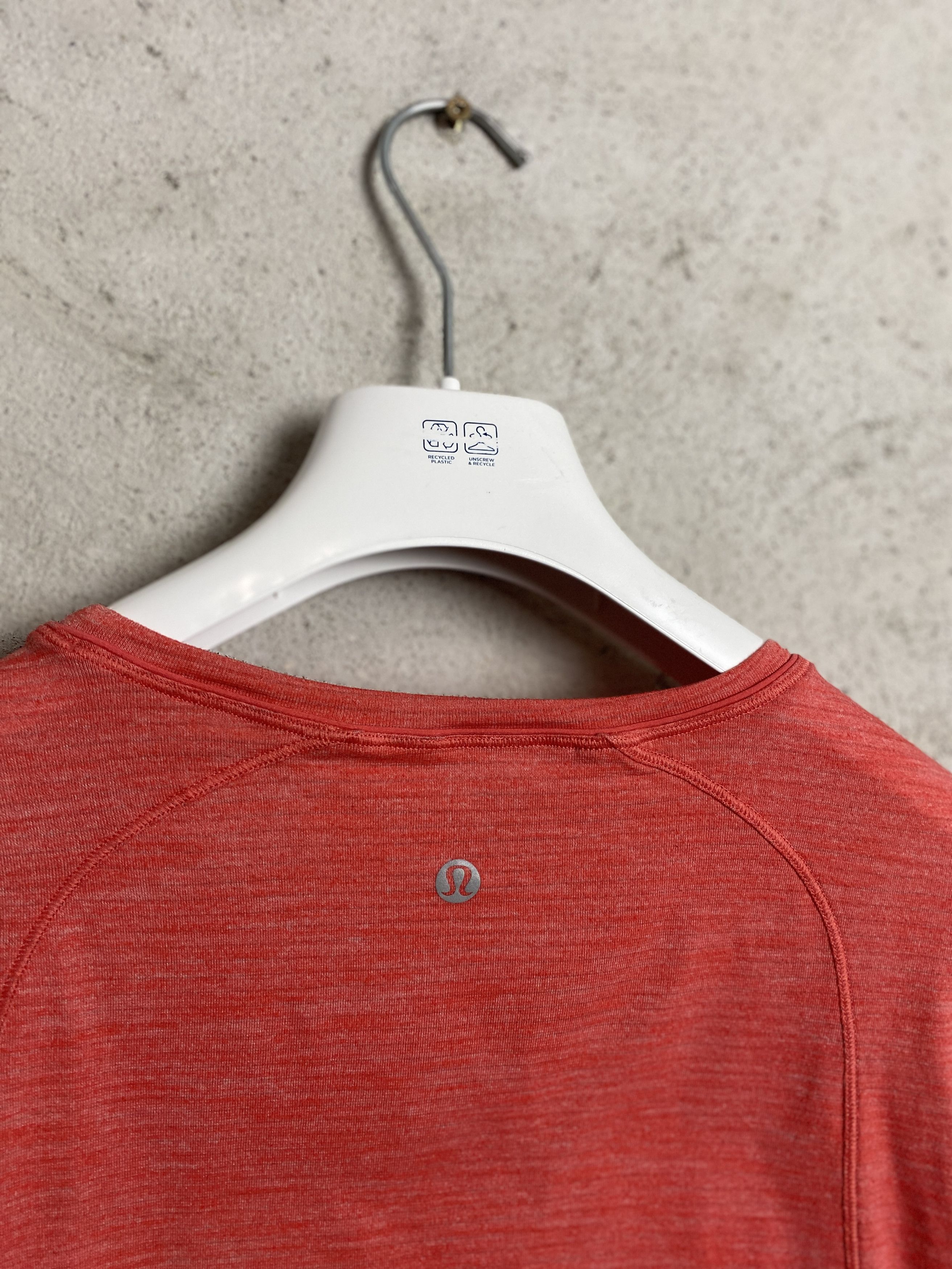 Lululemon Lululemon short sleeve t-shirt tee yoga pilates sport Size S / US 4 / IT 40 - 3 Thumbnail